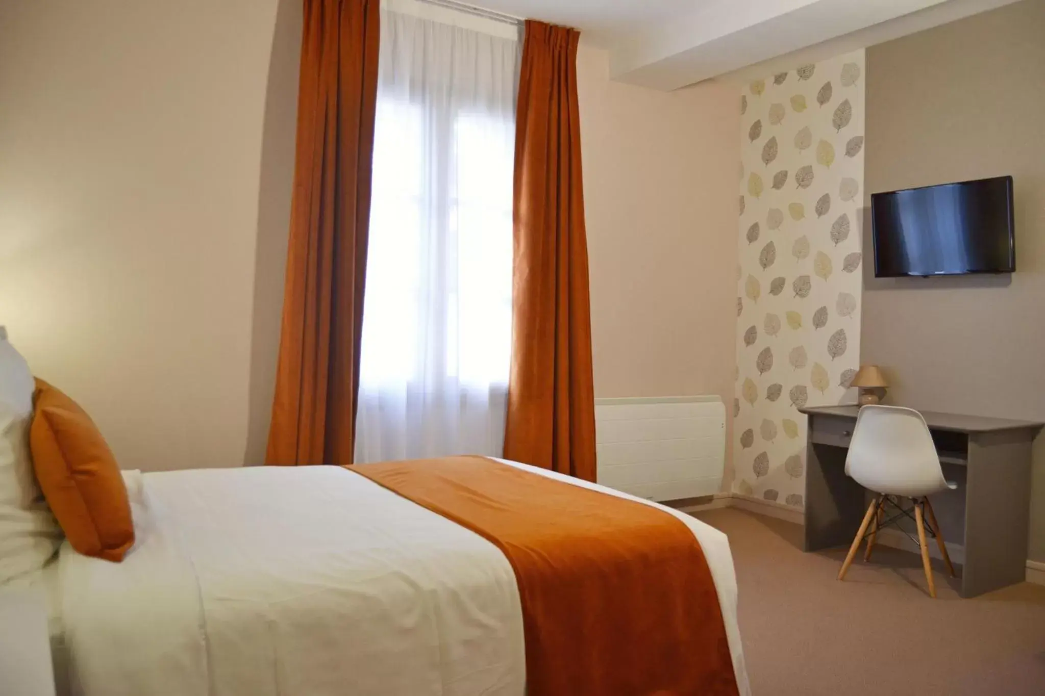 Standard Double Room in Logis Hotels - Château Saint Marcel Standard Double Room in Logis Hotels - Château Saint Marcel