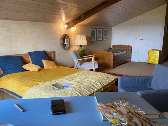 Double Room with Private Bathroom - single occupancy in Le Prieuré de Saint Pierre Double Room with Private Bathroom - single occupancy in Le Prieuré de Saint Pierre