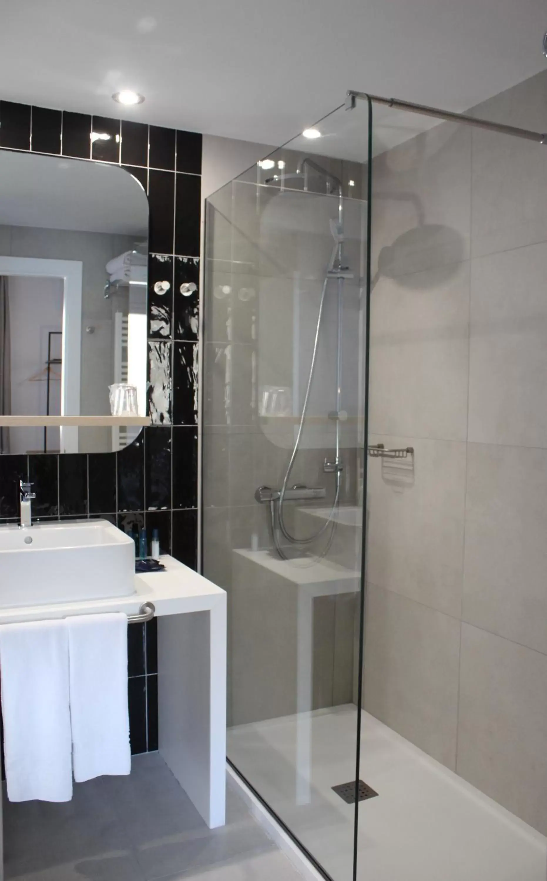 Standard Double or Twin Room in Hotel Roc Meler Standard Double or Twin Room in Hotel Roc Meler