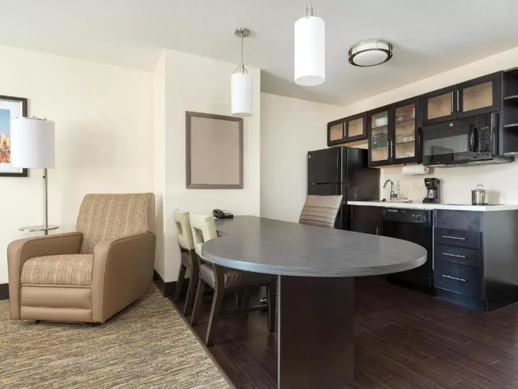 One-Bedroom King Suite in Candlewood Suites Enid by IHG One-Bedroom King Suite in Candlewood Suites Enid by IHG