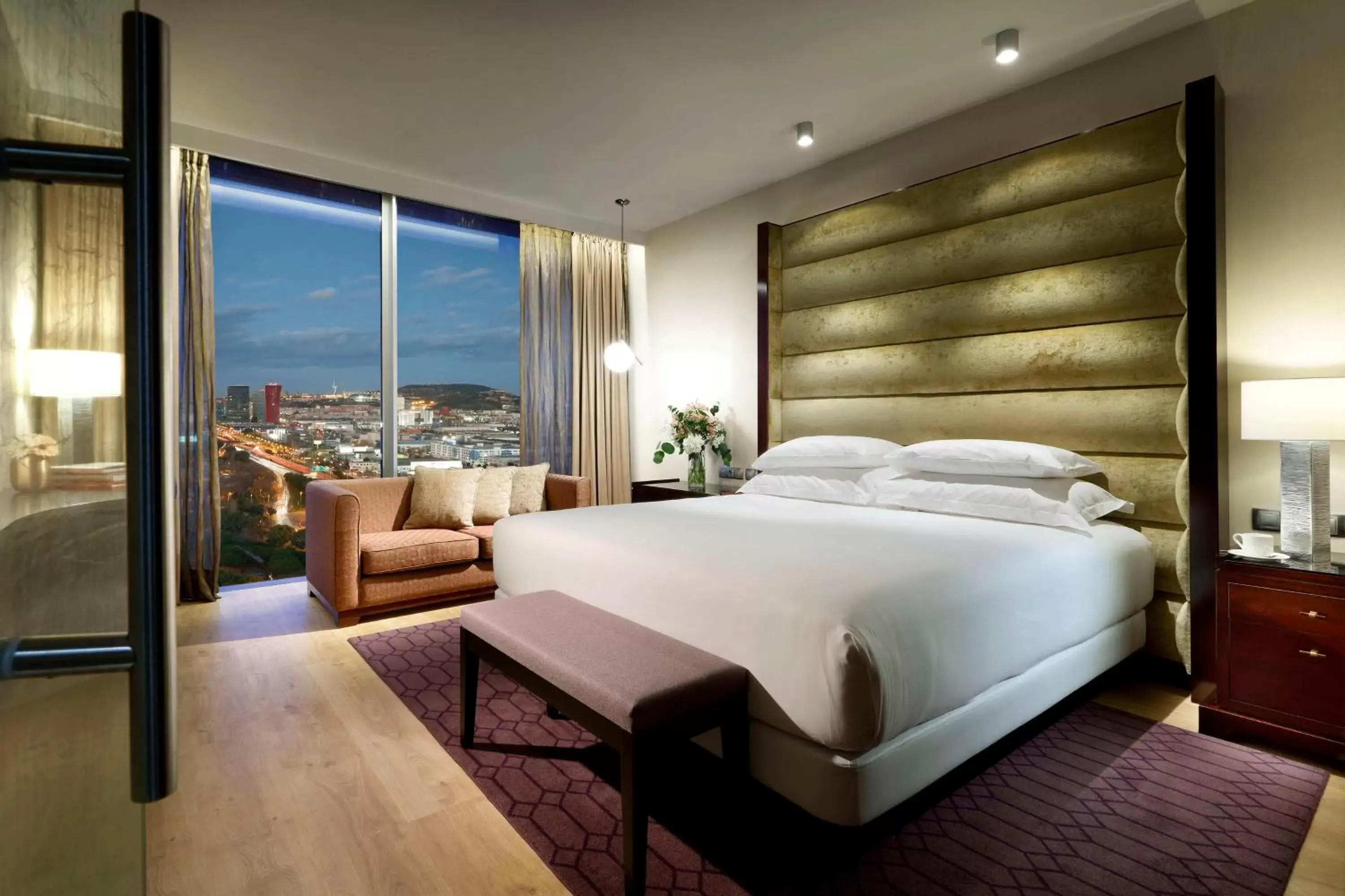 Deluxe King Room with City View - High Floor/Club Access in Hyatt Regency Barcelona Tower Deluxe King Room with City View - High Floor/Club Access in Hyatt Regency Barcelona Tower
