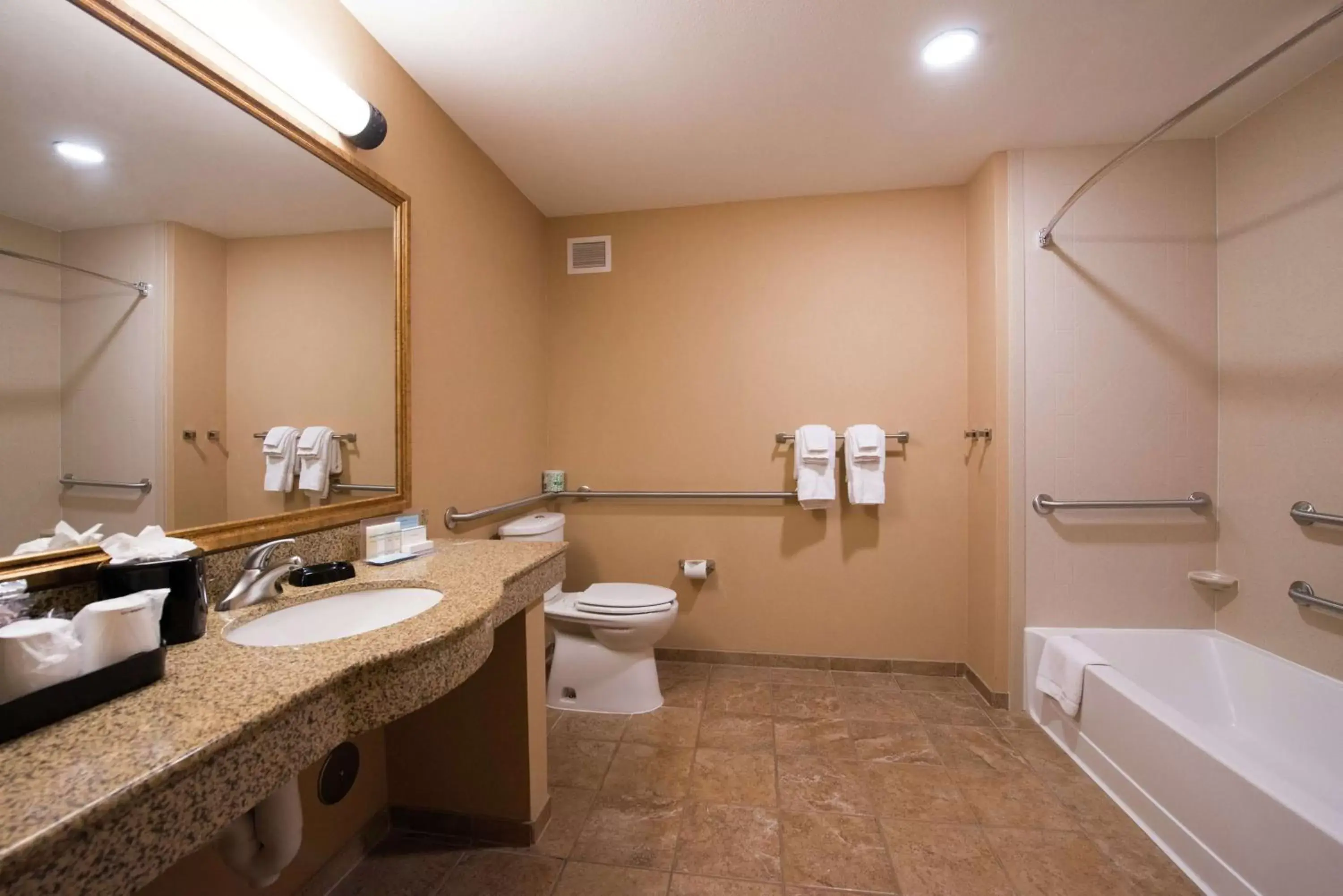 King Room with Accessible Tub - Mobility and Hearing Access/Non-Smoking in Hampton Inn & Suites Rifle King Room with Accessible Tub - Mobility and Hearing Access/Non-Smoking in Hampton Inn & Suites Rifle