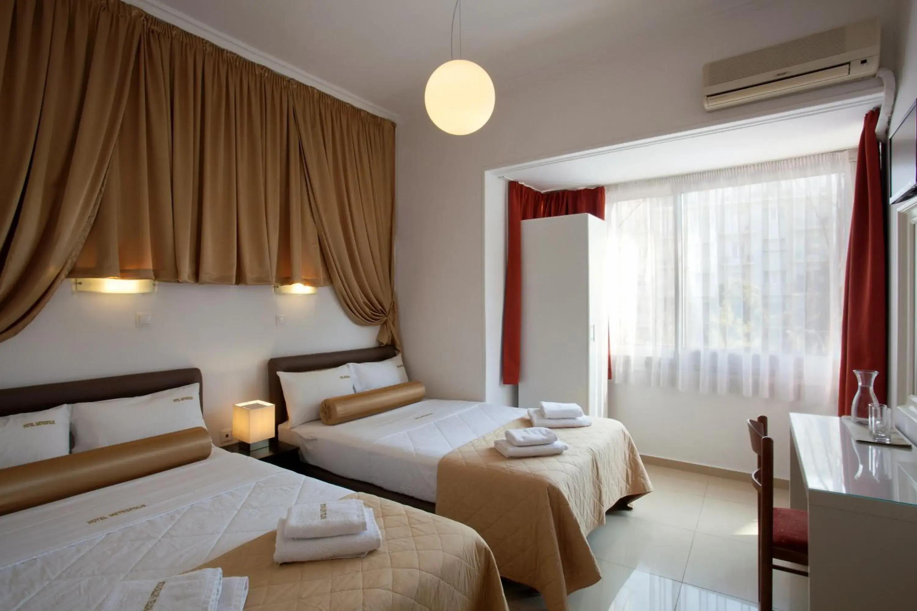 Family Room in Metropolis Hotel Family Room in Metropolis Hotel