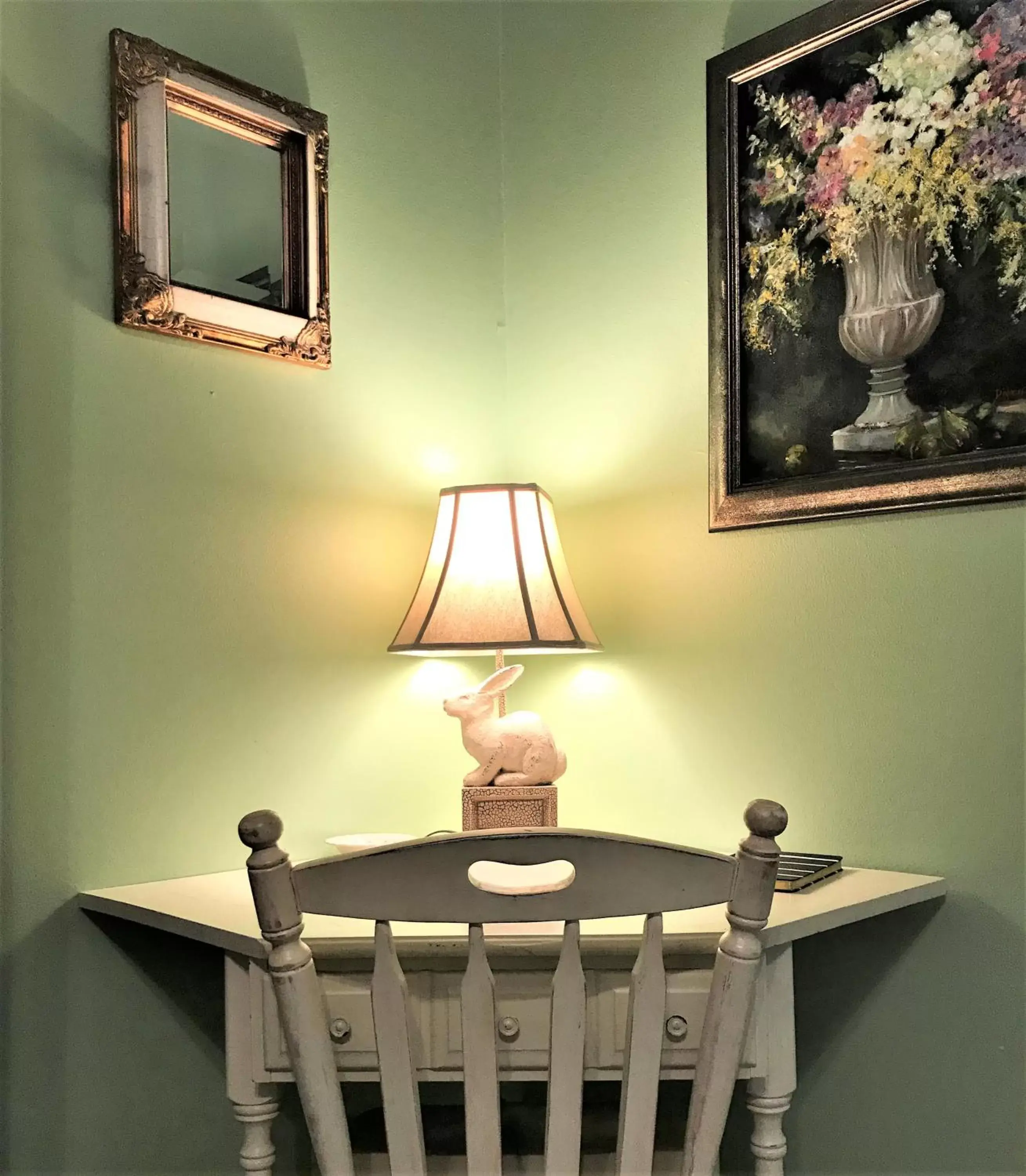 Deluxe King Suite in Hardeman House Bed and Breakfast Deluxe King Suite in Hardeman House Bed and Breakfast