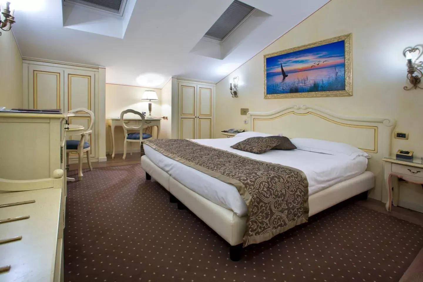 Junior Double Room with Spa Access in Vip's Motel Luxury Accommodation & Spa Junior Double Room with Spa Access in Vip's Motel Luxury Accommodation & Spa