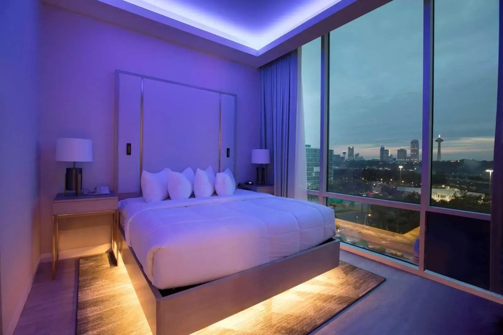 Superior King Suite in Wyndham Garden at Niagara Falls Superior King Suite in Wyndham Garden at Niagara Falls