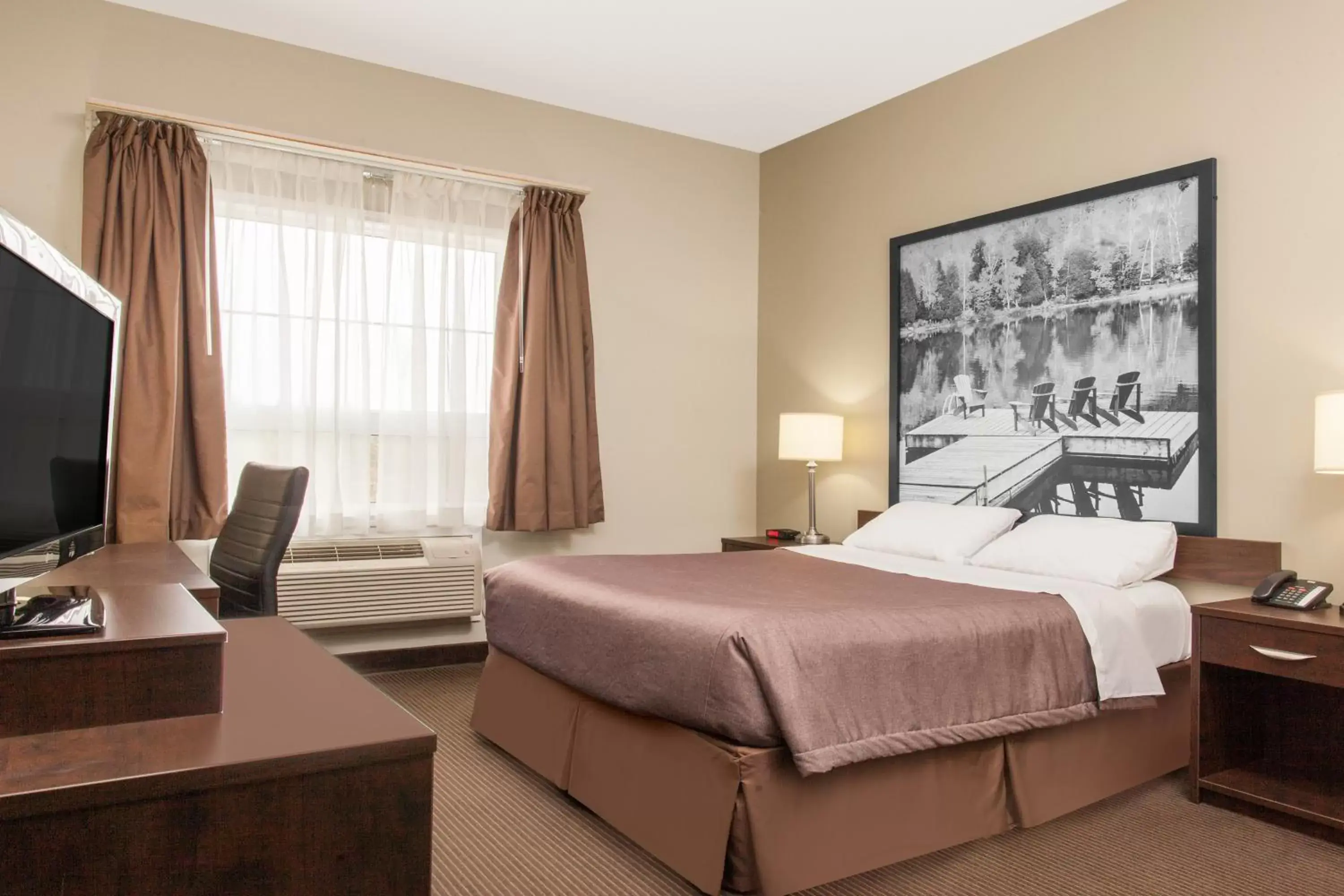 Queen Room - Non-Smoking in Super 8 by Wyndham Red Lake ON Queen Room - Non-Smoking in Super 8 by Wyndham Red Lake ON