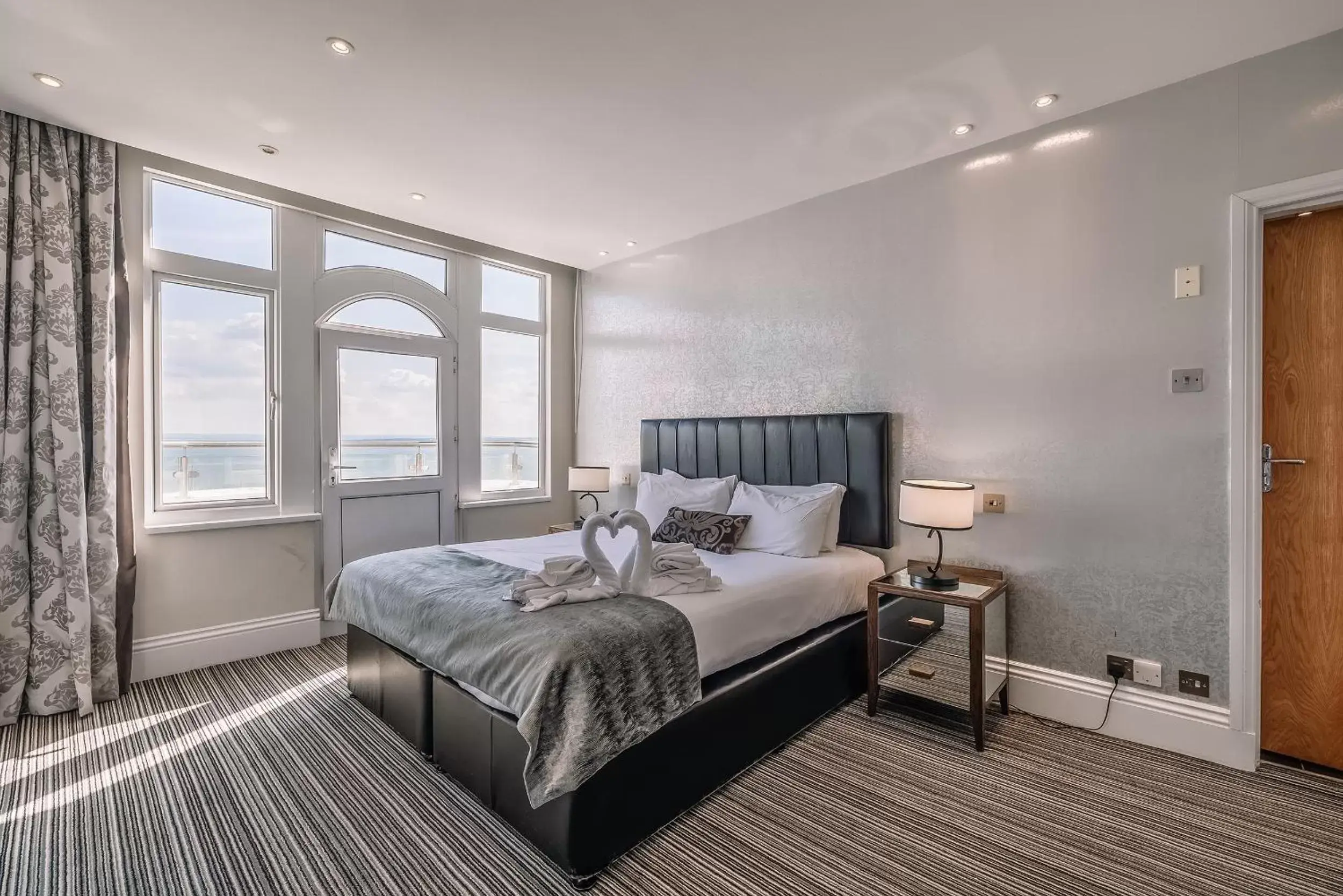 Suite in Muthu Westcliff Hotel (Near London Southend Airport) Suite in Muthu Westcliff Hotel (Near London Southend Airport)