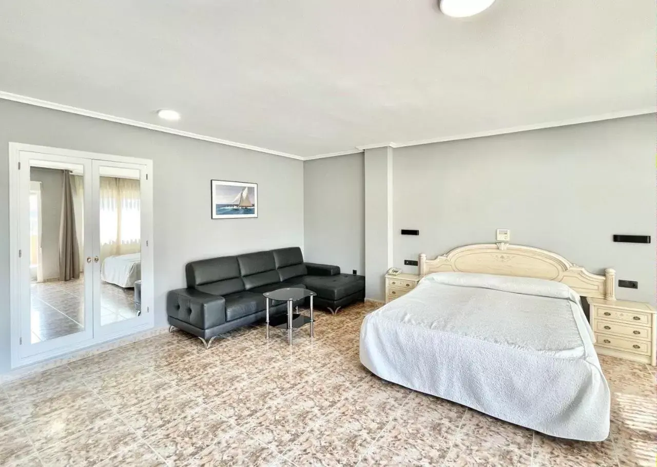 Deluxe Triple Room in Hotel ParqueMar Deluxe Triple Room in Hotel ParqueMar