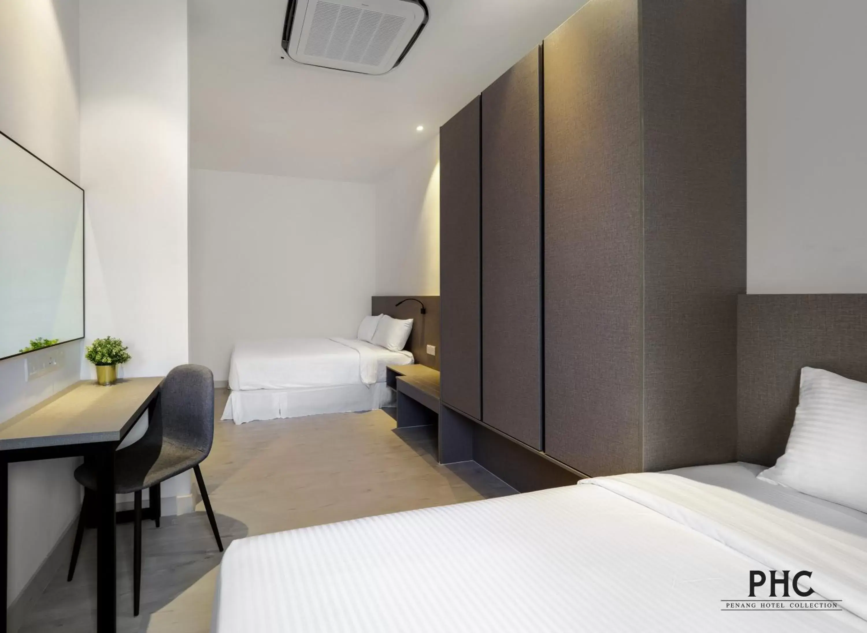 Deluxe Two-Bedroom Suite @ Hutton Suite in Hutton Central Hotel Managed by The Ascott Limited Deluxe Two-Bedroom Suite @ Hutton Suite in Hutton Central Hotel Managed by The Ascott Limited