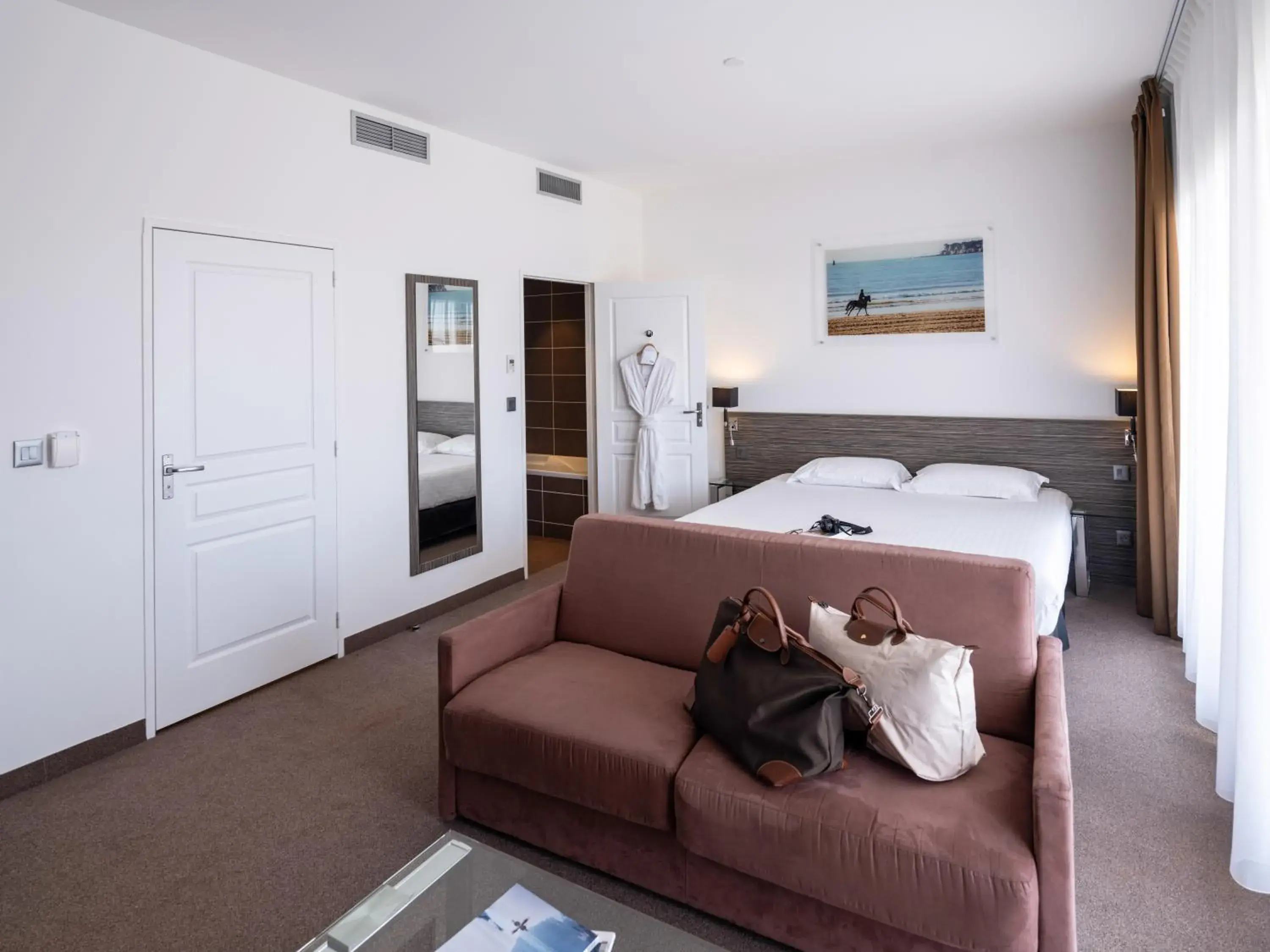 Deluxe Room in Golden Tulip La Baule Deluxe Room in Golden Tulip La Baule