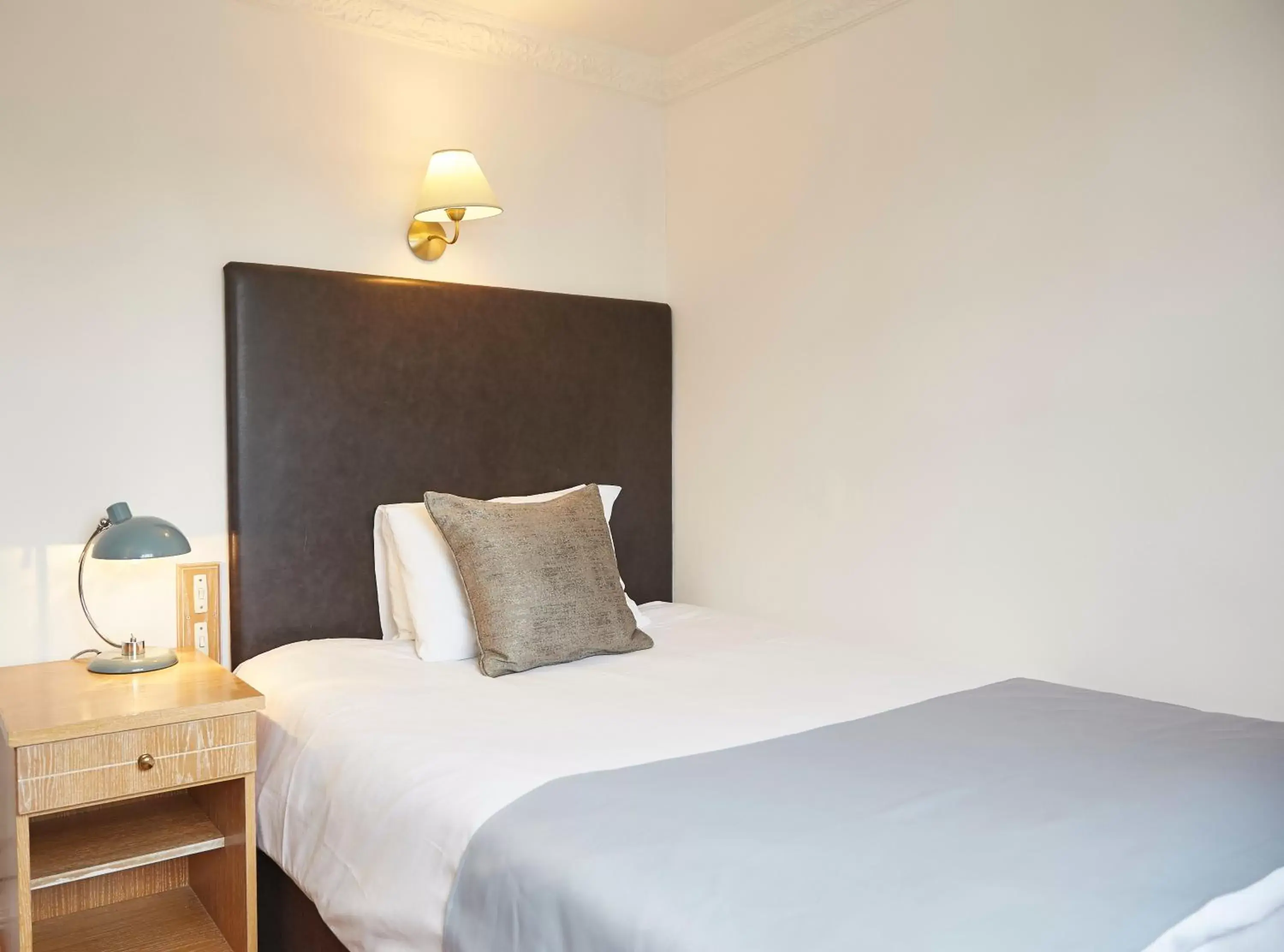 Single Room in White Hart Hotel by Greene King Inns Single Room in White Hart Hotel by Greene King Inns