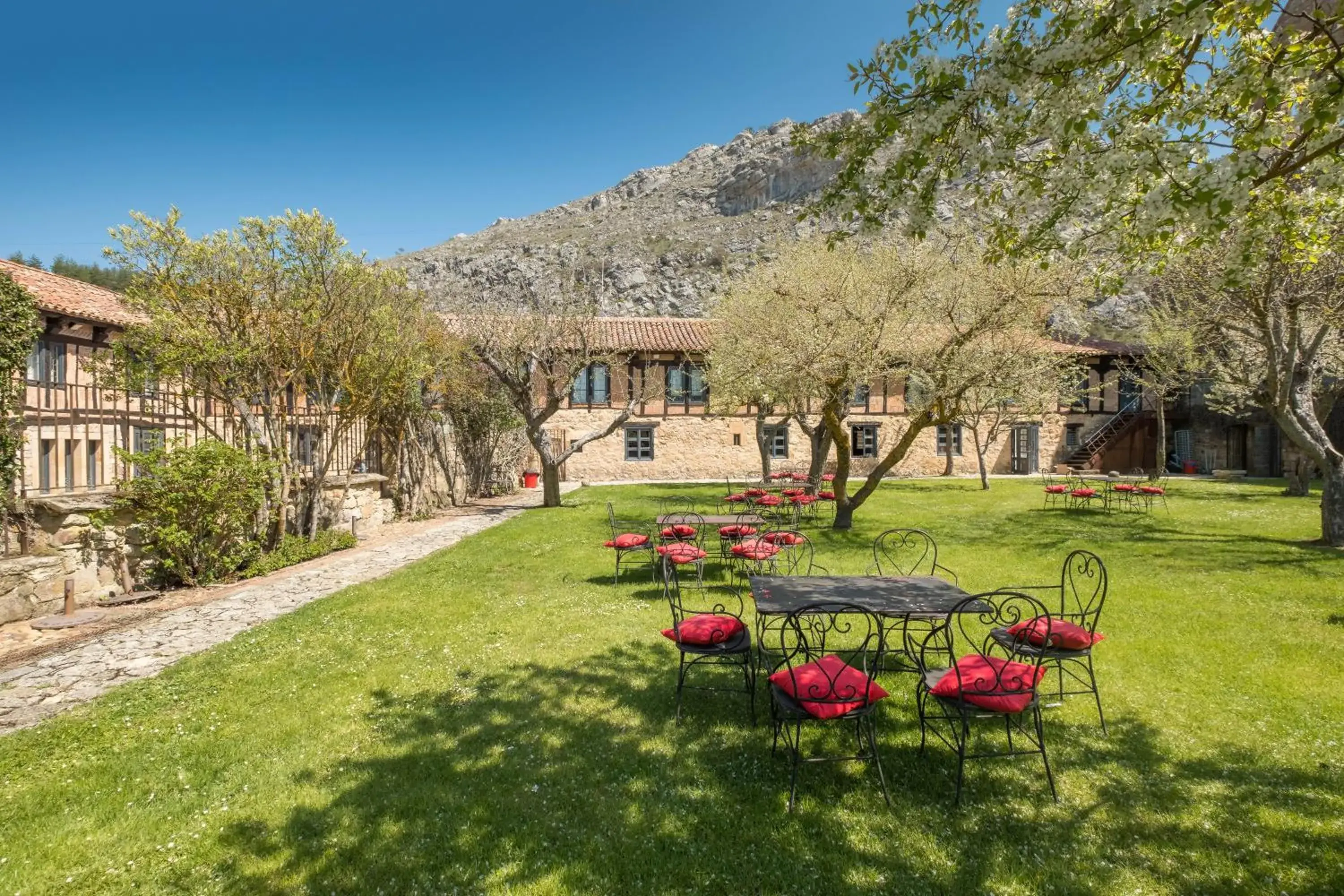 Deluxe Double or Twin Room in Hotel Posada Santa Maria la Real Deluxe Double or Twin Room in Hotel Posada Santa Maria la Real