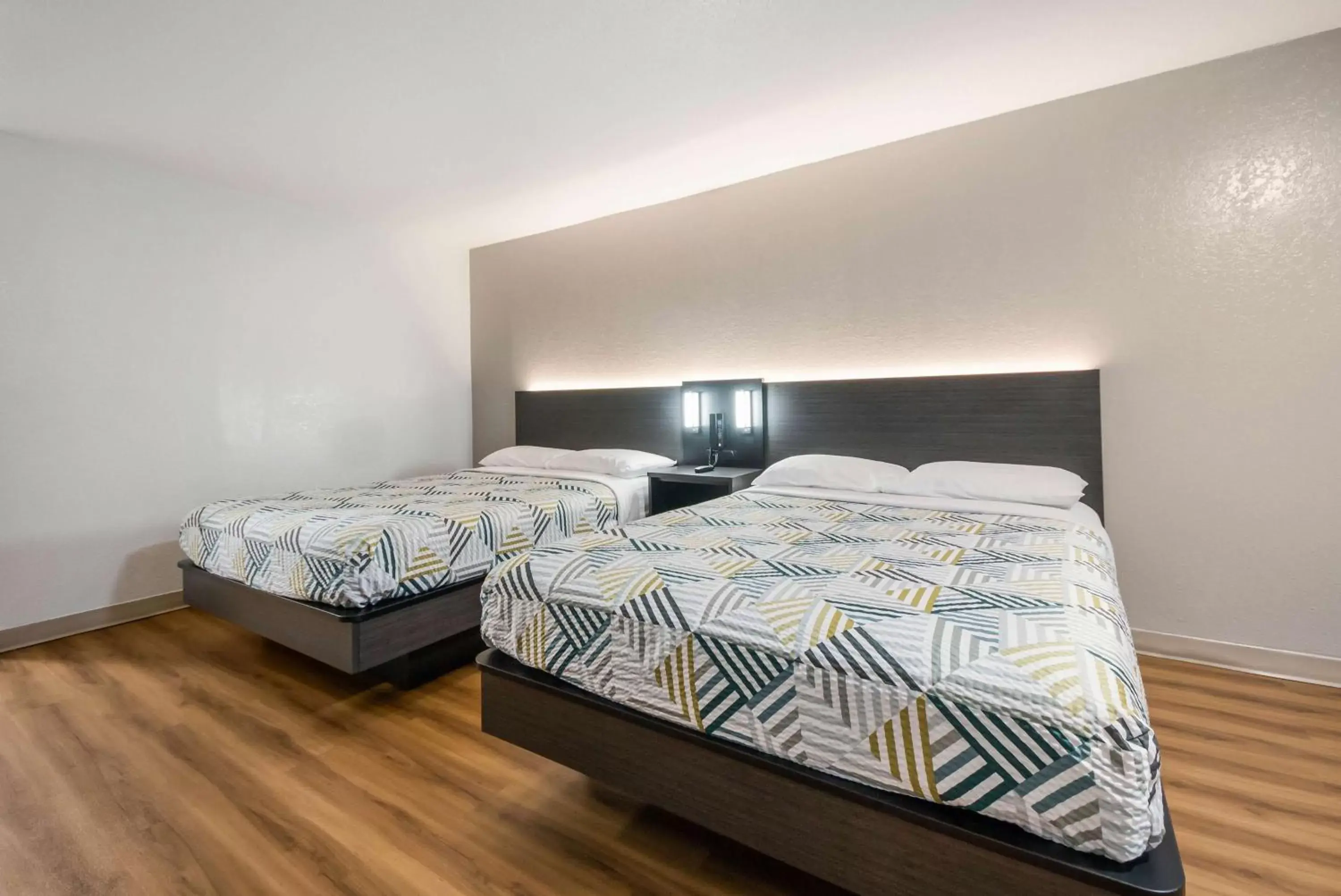 Deluxe Queen Room with Two Queen Beds in Motel 6-Laredo, TX - North I-35 Deluxe Queen Room with Two Queen Beds in Motel 6-Laredo, TX - North I-35