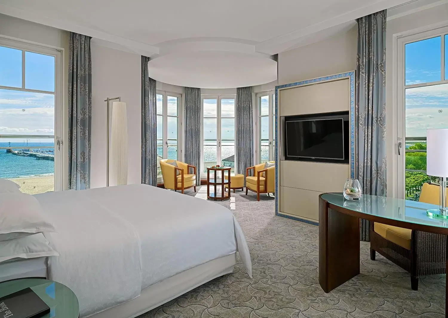 Junior Suite, 1 Bedroom Suite, 1 King, Sea view in Sheraton Sopot Hotel Junior Suite, 1 Bedroom Suite, 1 King, Sea view in Sheraton Sopot Hotel