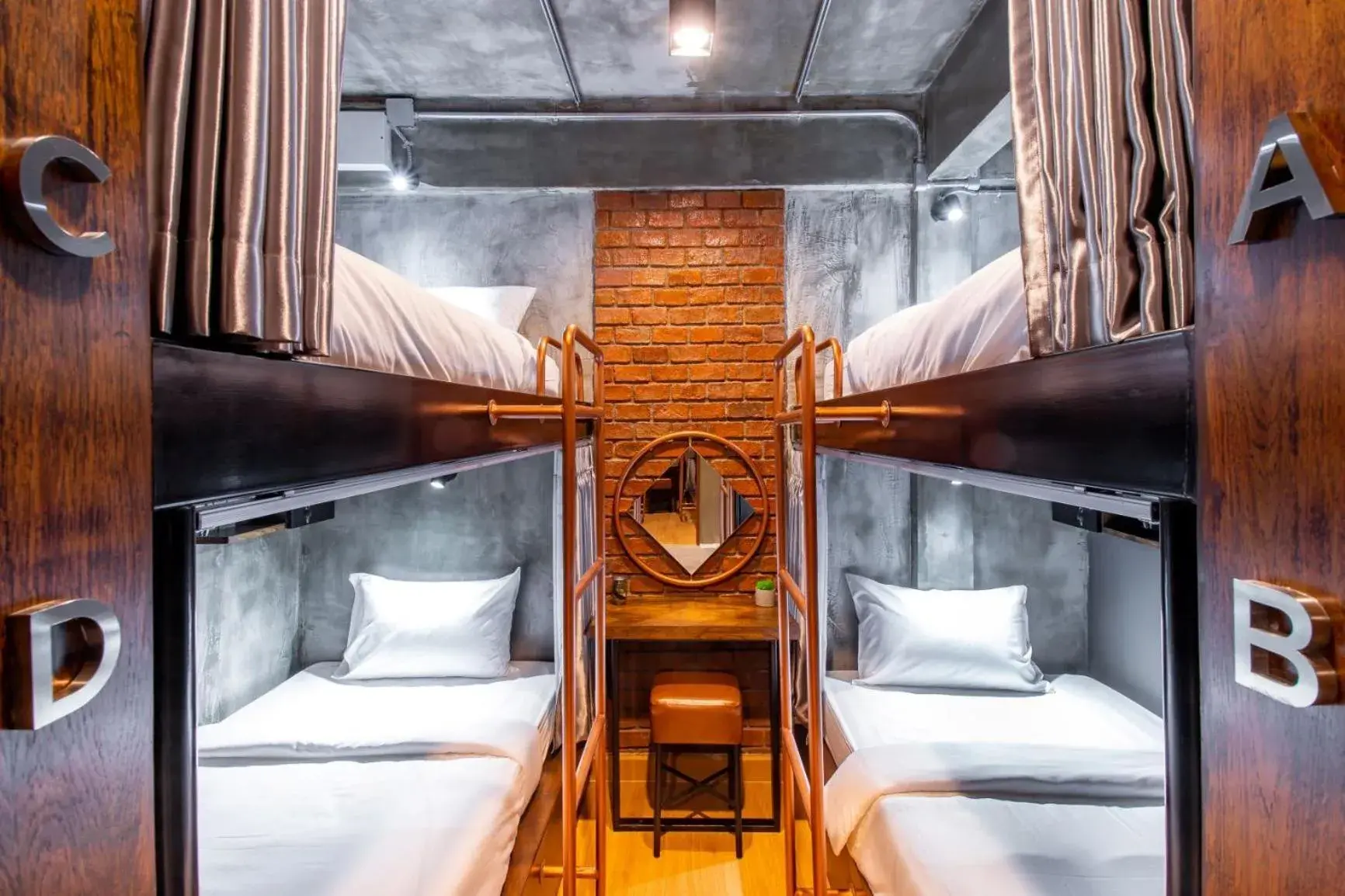 Bed in 4-Bed Mixed Dormitory Room in Kaen Hostel Bed in 4-Bed Mixed Dormitory Room in Kaen Hostel