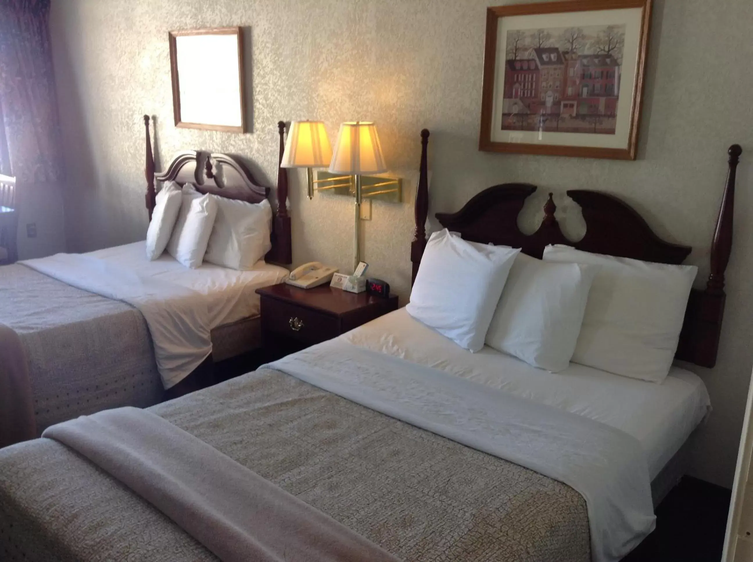 Double Room with Two Double Beds - Non-Smoking in Knights Inn Peru Double Room with Two Double Beds - Non-Smoking in Knights Inn Peru