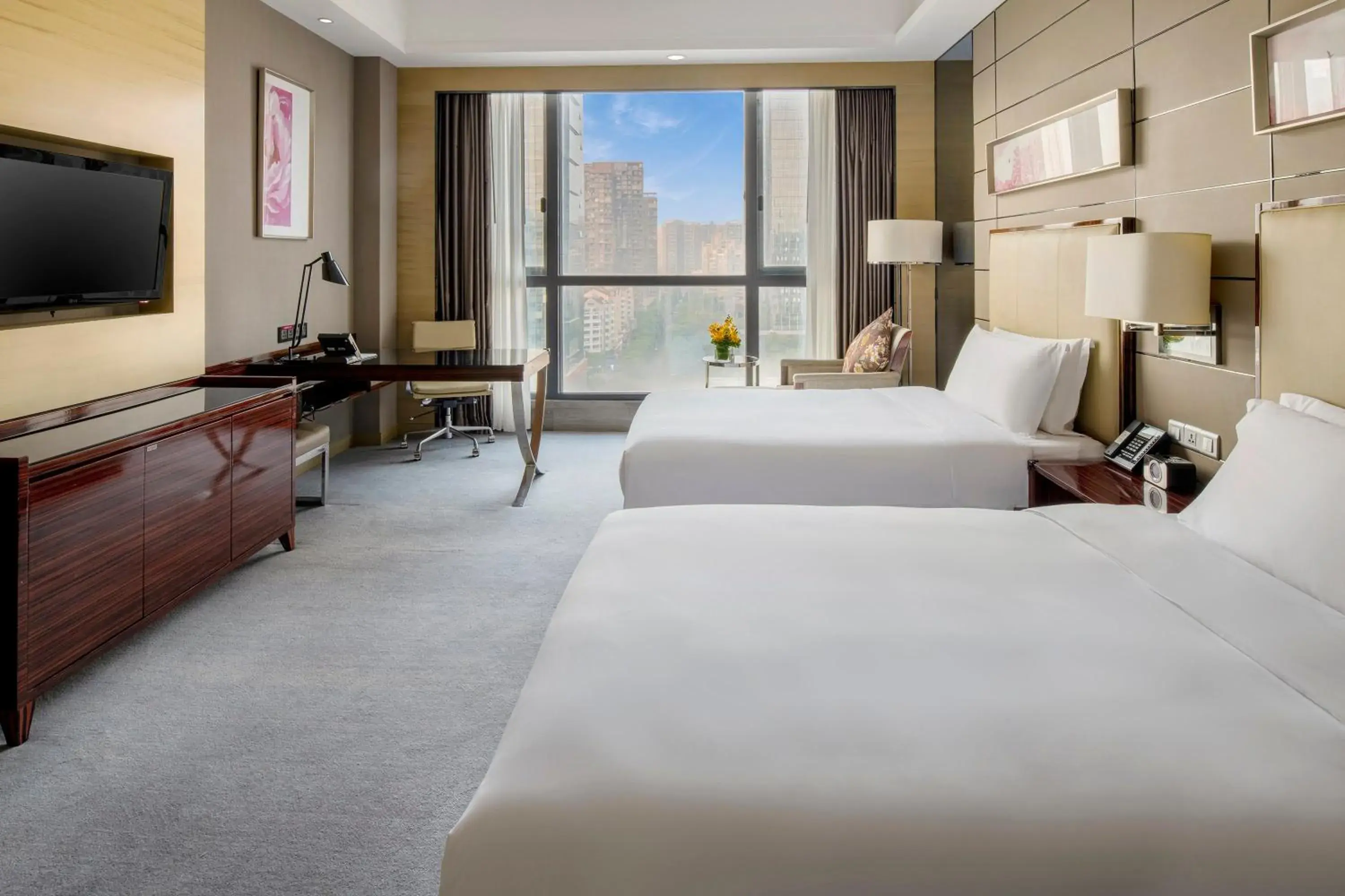 Standard Twin Room - High Floor/Non-Smoking in Crowne Plaza Shenzhen Longgang City Centre by IHG Standard Twin Room - High Floor/Non-Smoking in Crowne Plaza Shenzhen Longgang City Centre by IHG