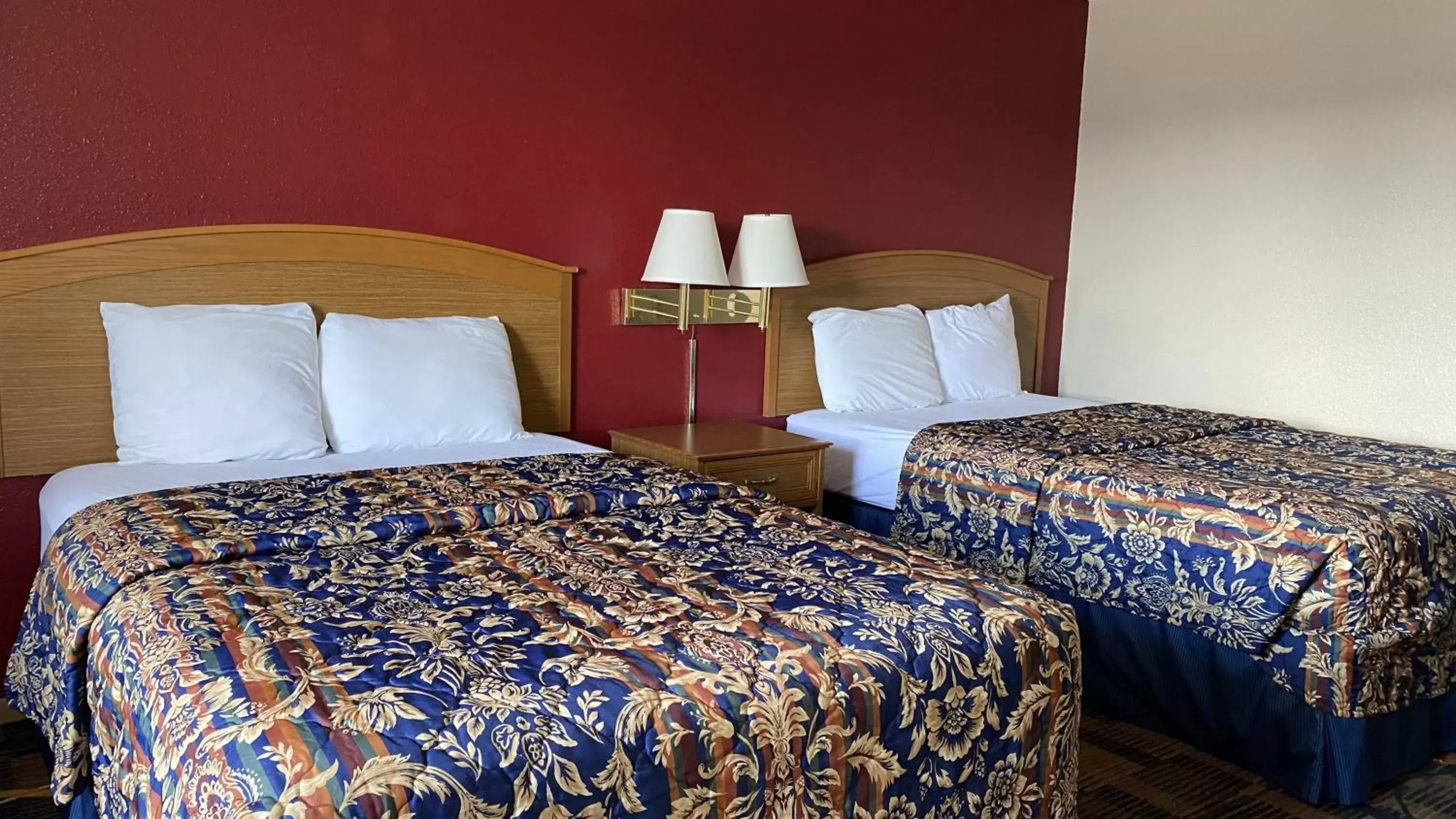 Standard Double Room in Newton Inn Standard Double Room in Newton Inn