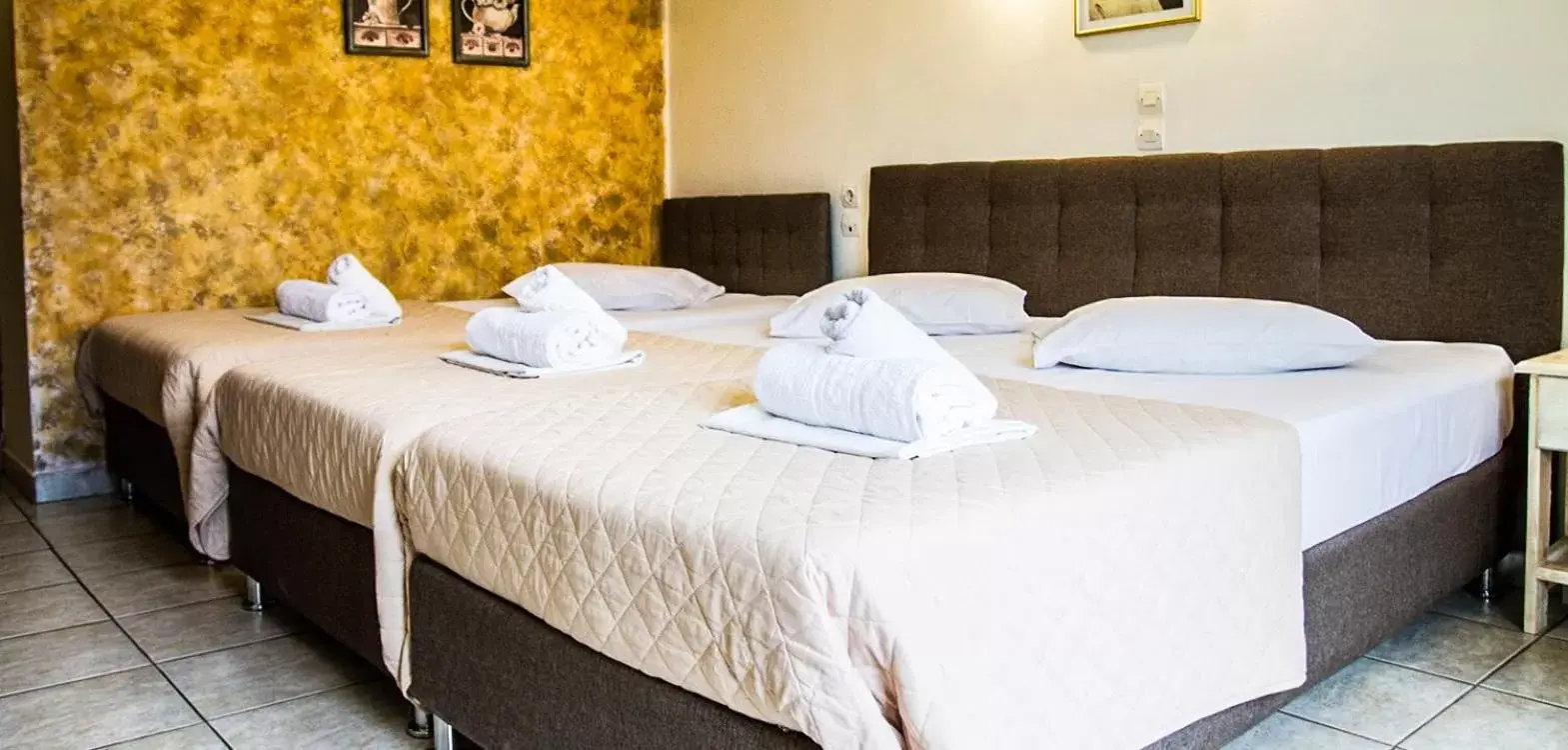 Standard Triple Room in Hotel Alos Standard Triple Room in Hotel Alos