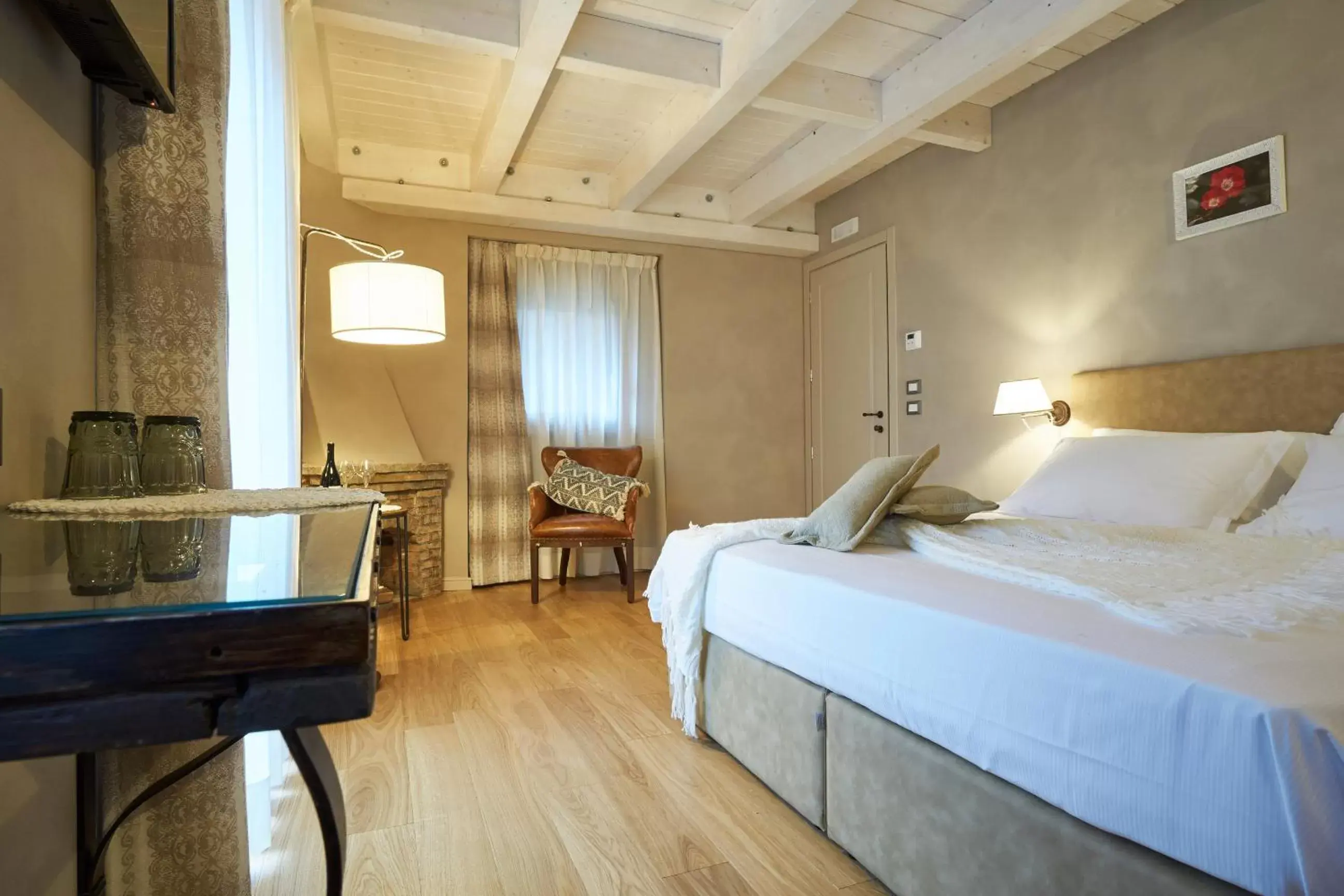 Deluxe Triple Room with shower - single occupancy in Relais Villa Miraglia Deluxe Triple Room with shower - single occupancy in Relais Villa Miraglia