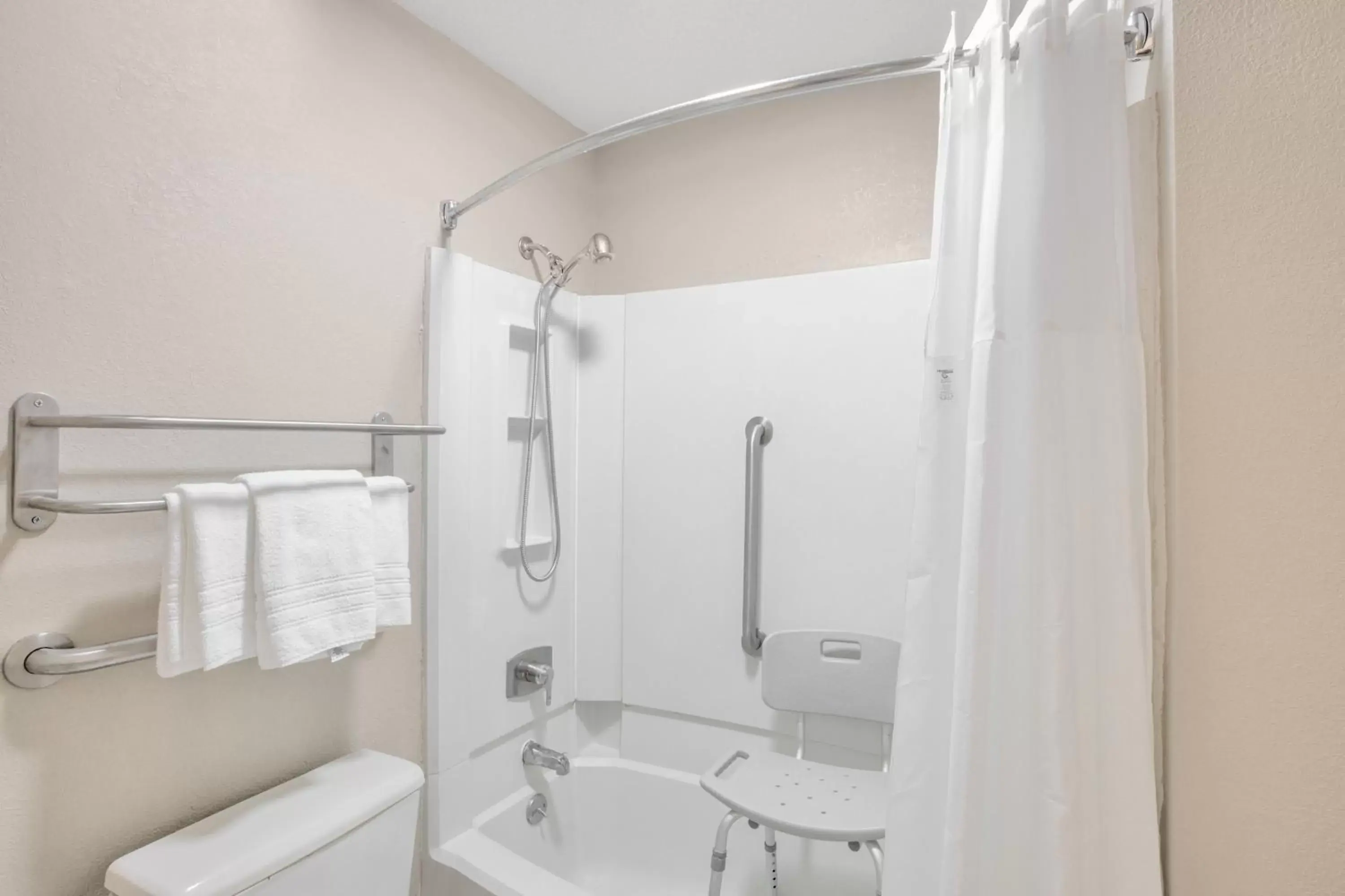 Queen Room - Disability Access/Non-Smoking in Super 8 by Wyndham Brinkley Queen Room - Disability Access/Non-Smoking in Super 8 by Wyndham Brinkley