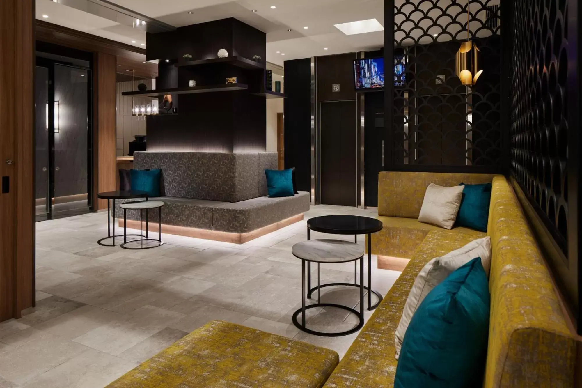 the b akasaka-mitsuke the b akasaka-mitsuke