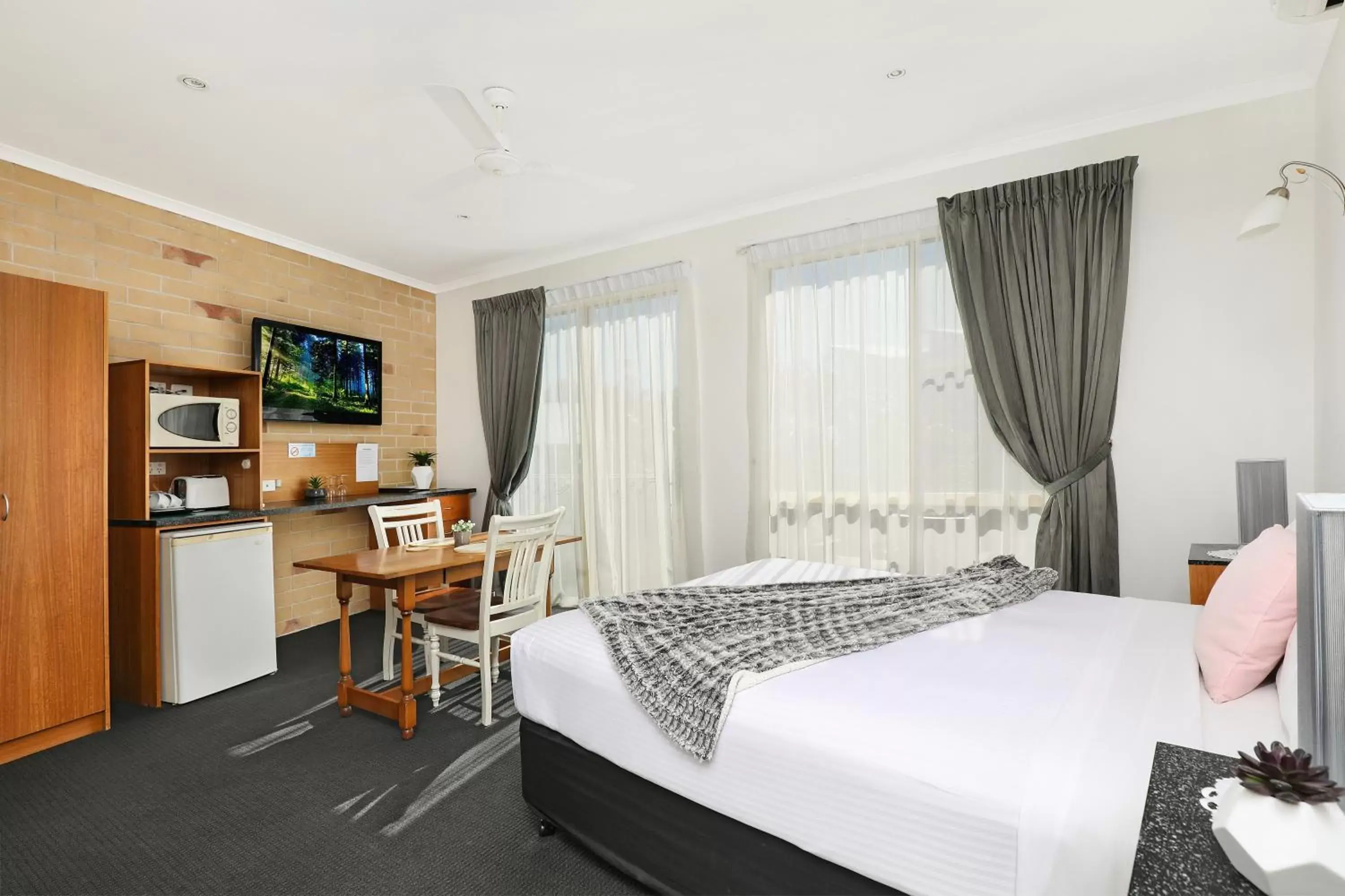 Studio Accessible in Caboolture Riverlakes Boutique Motel Studio Accessible in Caboolture Riverlakes Boutique Motel