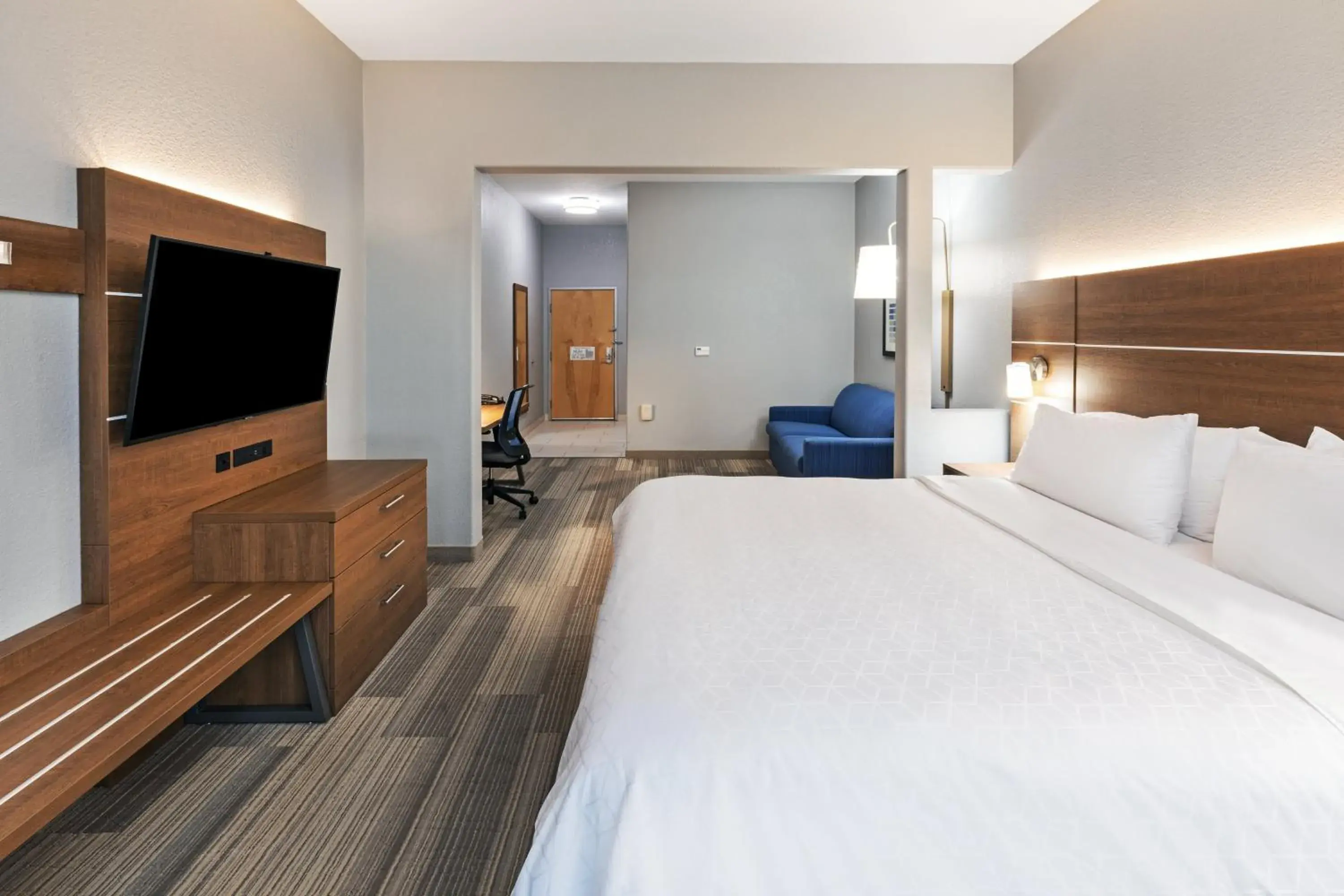 King Room - Mobility Access/Roll in Shower - Non-Smoking in Holiday Inn Express Hotel & Suites Austin NE-Hutto by IHG King Room - Mobility Access/Roll in Shower - Non-Smoking in Holiday Inn Express Hotel & Suites Austin NE-Hutto by IHG