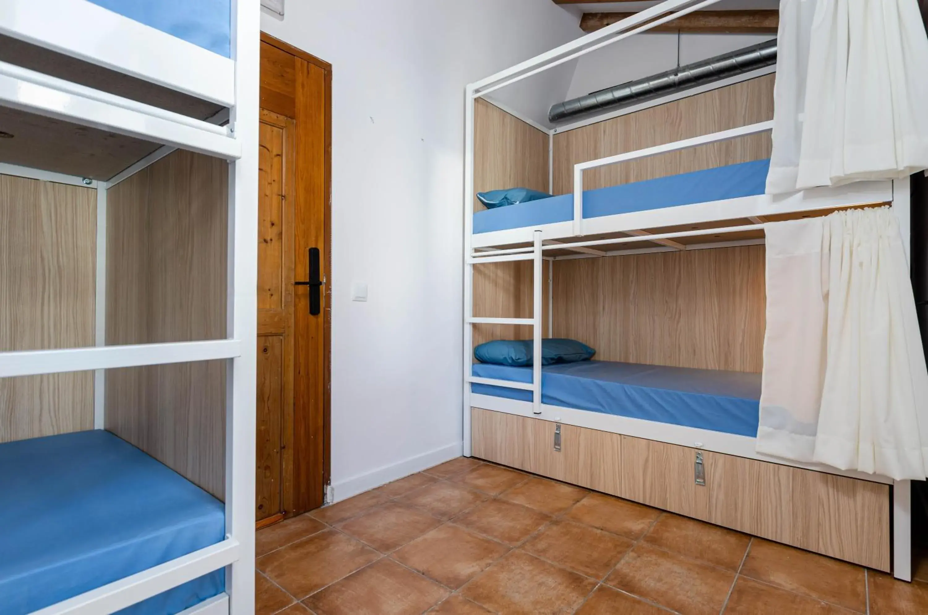 Bed in 4-Bed Mixed Dormitory Room in Urban Hostel Palma - Albergue Juvenil - Youth Hostel Bed in 4-Bed Mixed Dormitory Room in Urban Hostel Palma - Albergue Juvenil - Youth Hostel