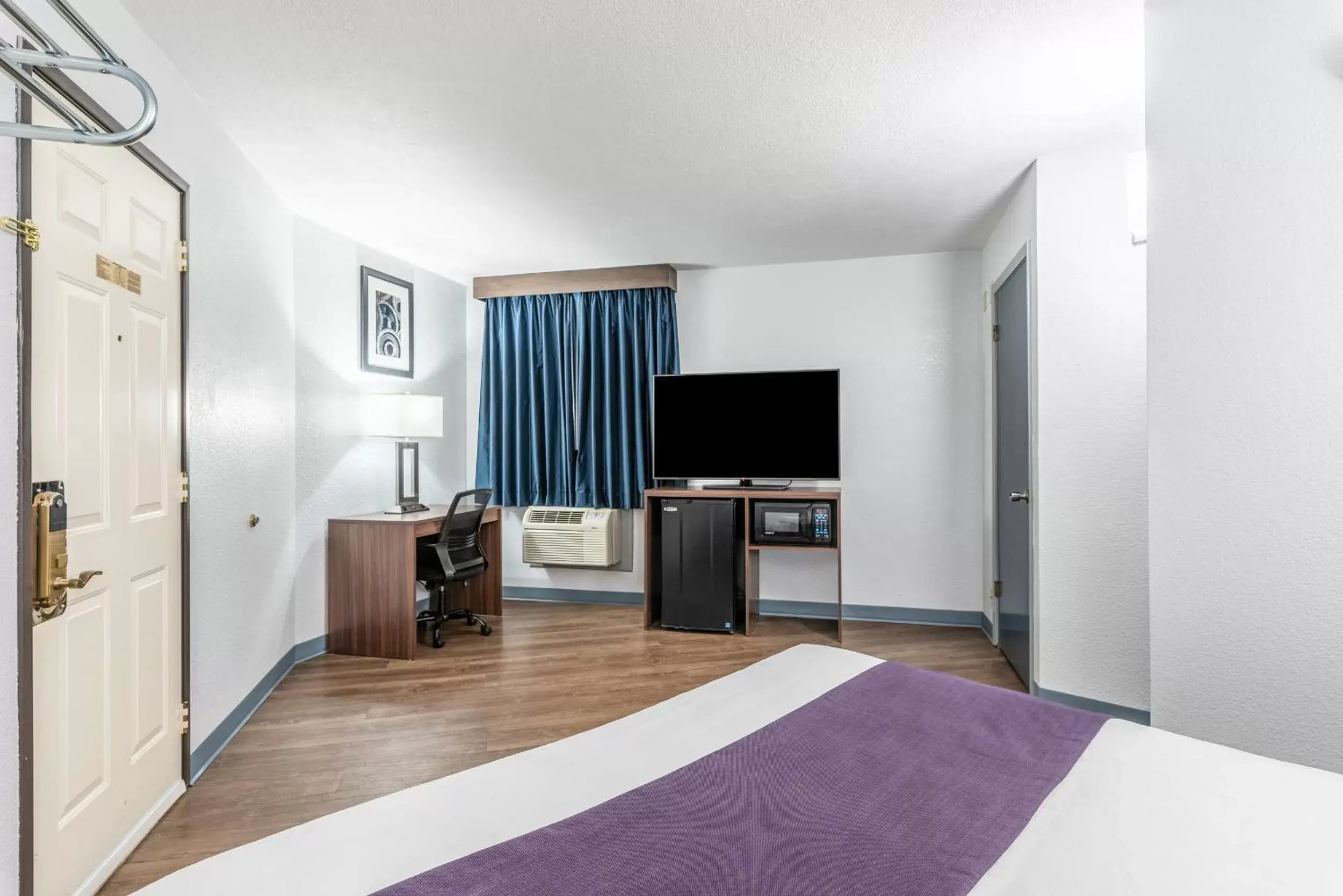 Standard Queen Room - Disability Access - Non-Smoking in Knights Inn Searcy Standard Queen Room - Disability Access - Non-Smoking in Knights Inn Searcy