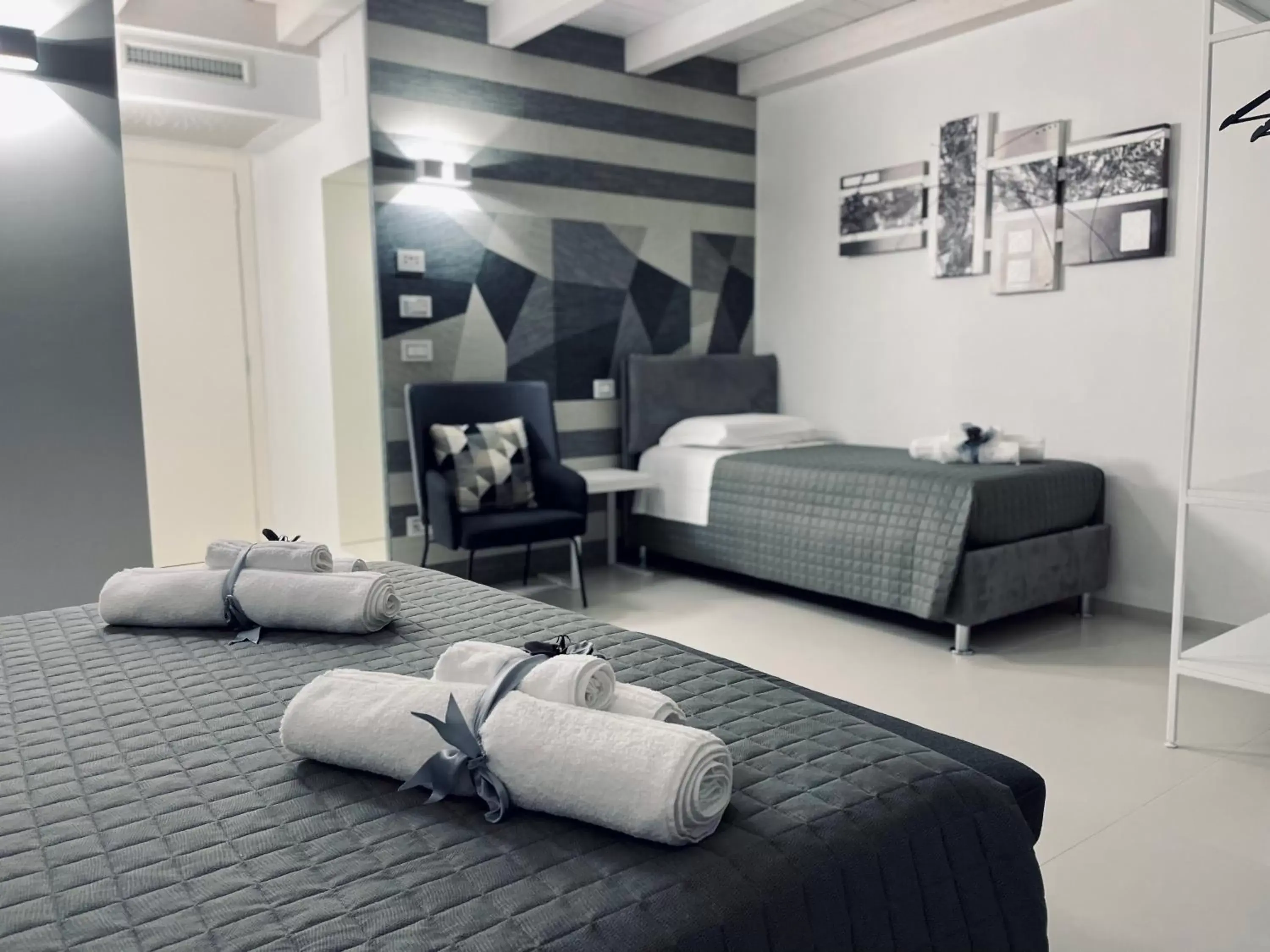 Triple Room with Private Bathroom in RESIDENCE OLD STORIES Triple Room with Private Bathroom in RESIDENCE OLD STORIES