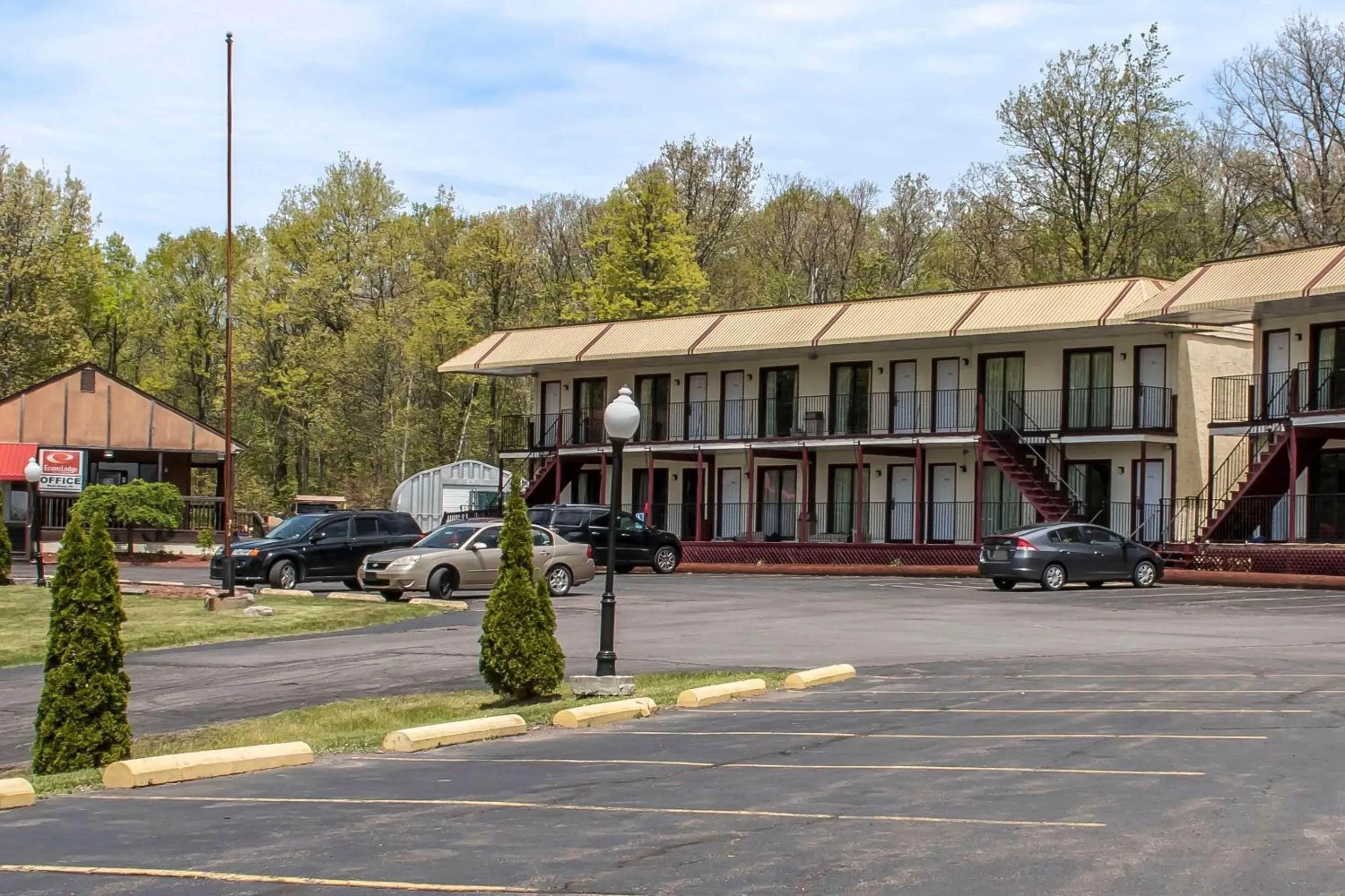 Econo Lodge Inn & Suites Lake Harmony - Pocono Mountains Area Econo Lodge Inn & Suites Lake Harmony - Pocono Mountains Area