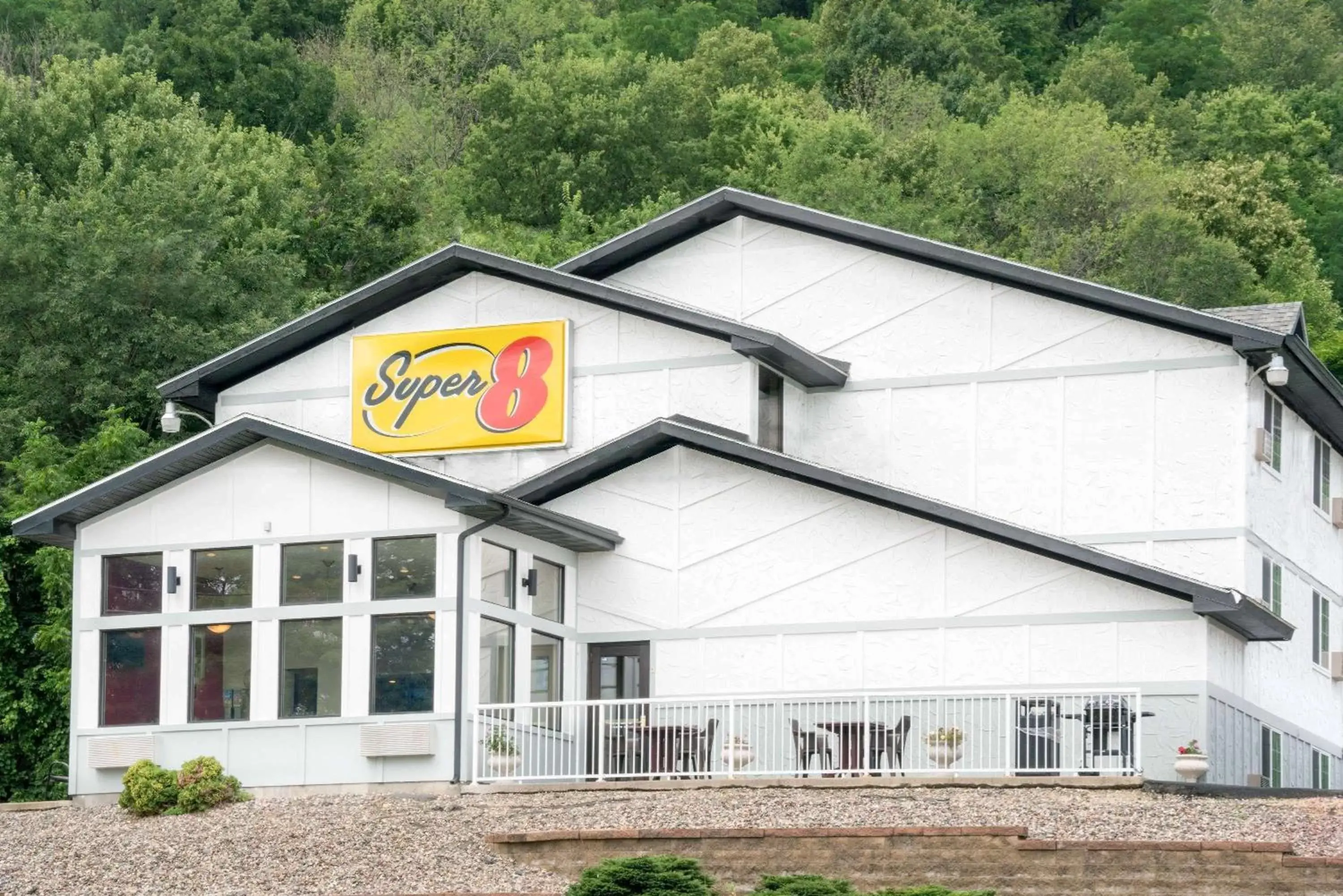 Super 8 by Wyndham Winona MN Super 8 by Wyndham Winona MN