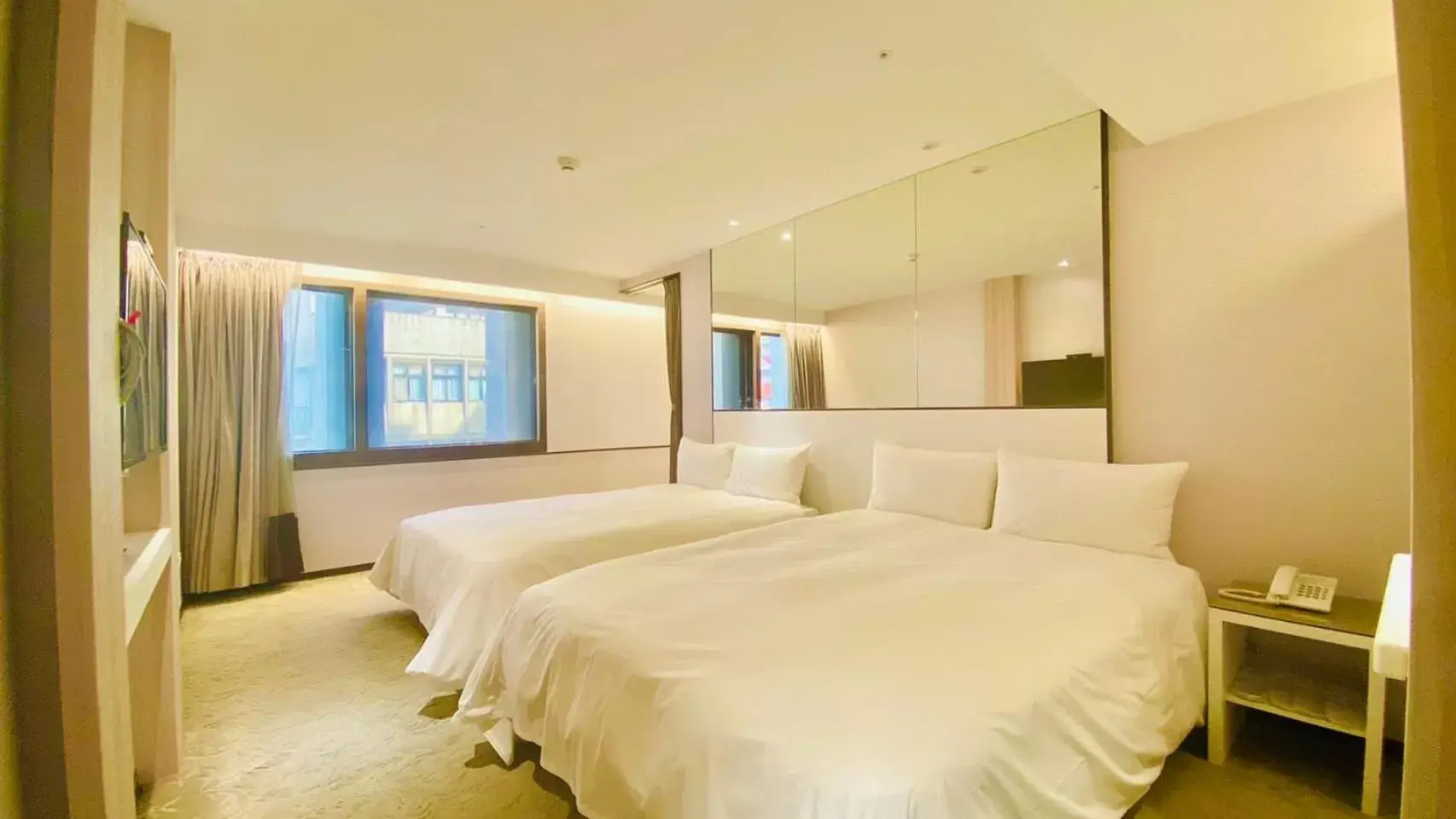 Quadruple Room with Bath (with window) in Artinn藝築文旅-台北站前館 Quadruple Room with Bath (with window) in Artinn藝築文旅-台北站前館