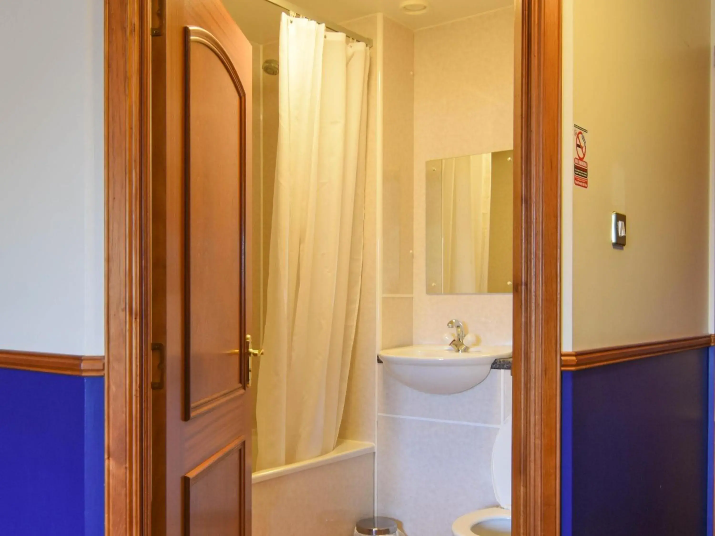 Standard Double Room - single occupancy in Findlay's Standard Double Room - single occupancy in Findlay's