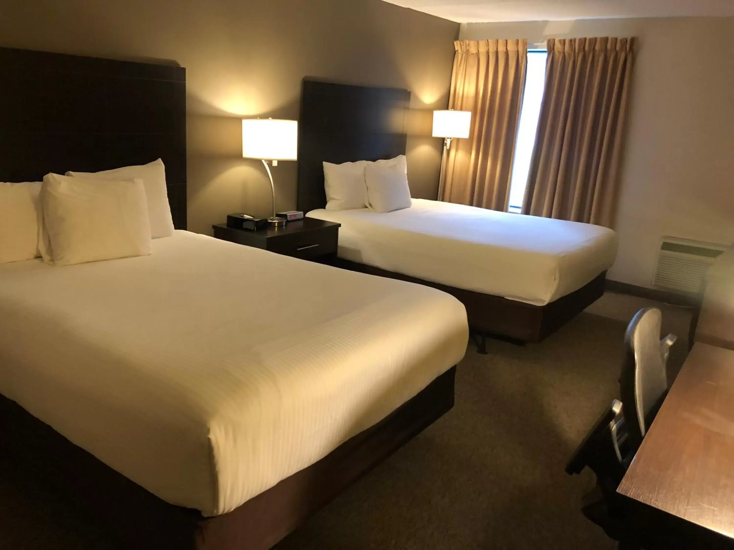 Queen Room with Two Queen Beds - Non-Smoking in Ramada by Wyndham Lindsay Queen Room with Two Queen Beds - Non-Smoking in Ramada by Wyndham Lindsay