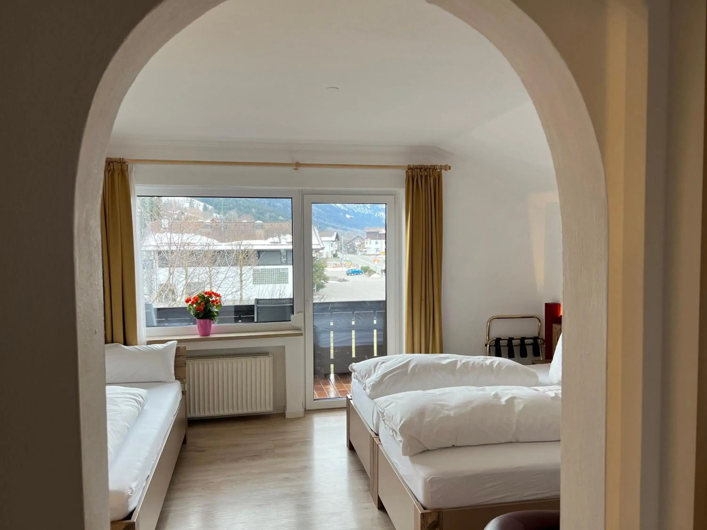 Triple Room with Balcony in Alpchalet Schwanstein Triple Room with Balcony in Alpchalet Schwanstein