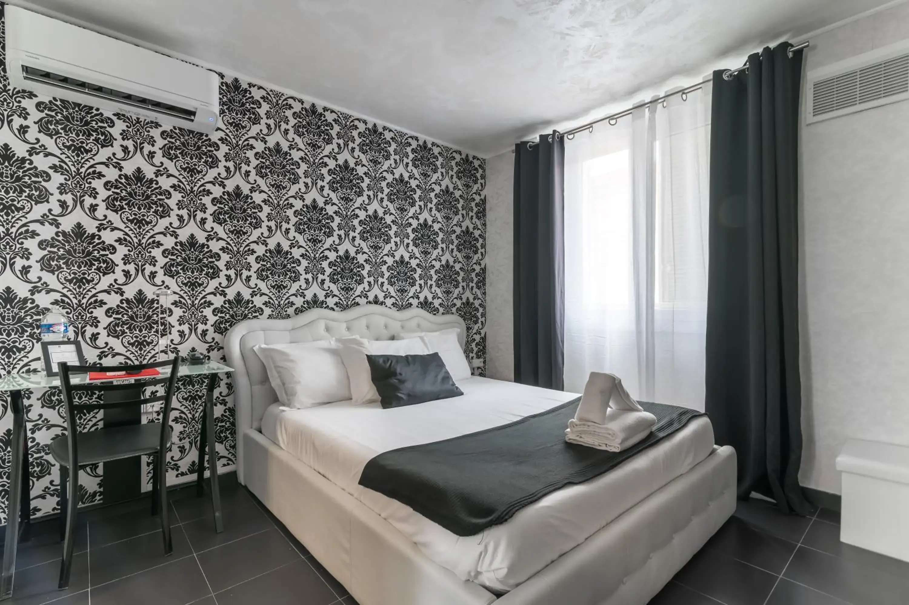 Comfort Double Room in Hotel des Congrès et Festivals Comfort Double Room in Hotel des Congrès et Festivals