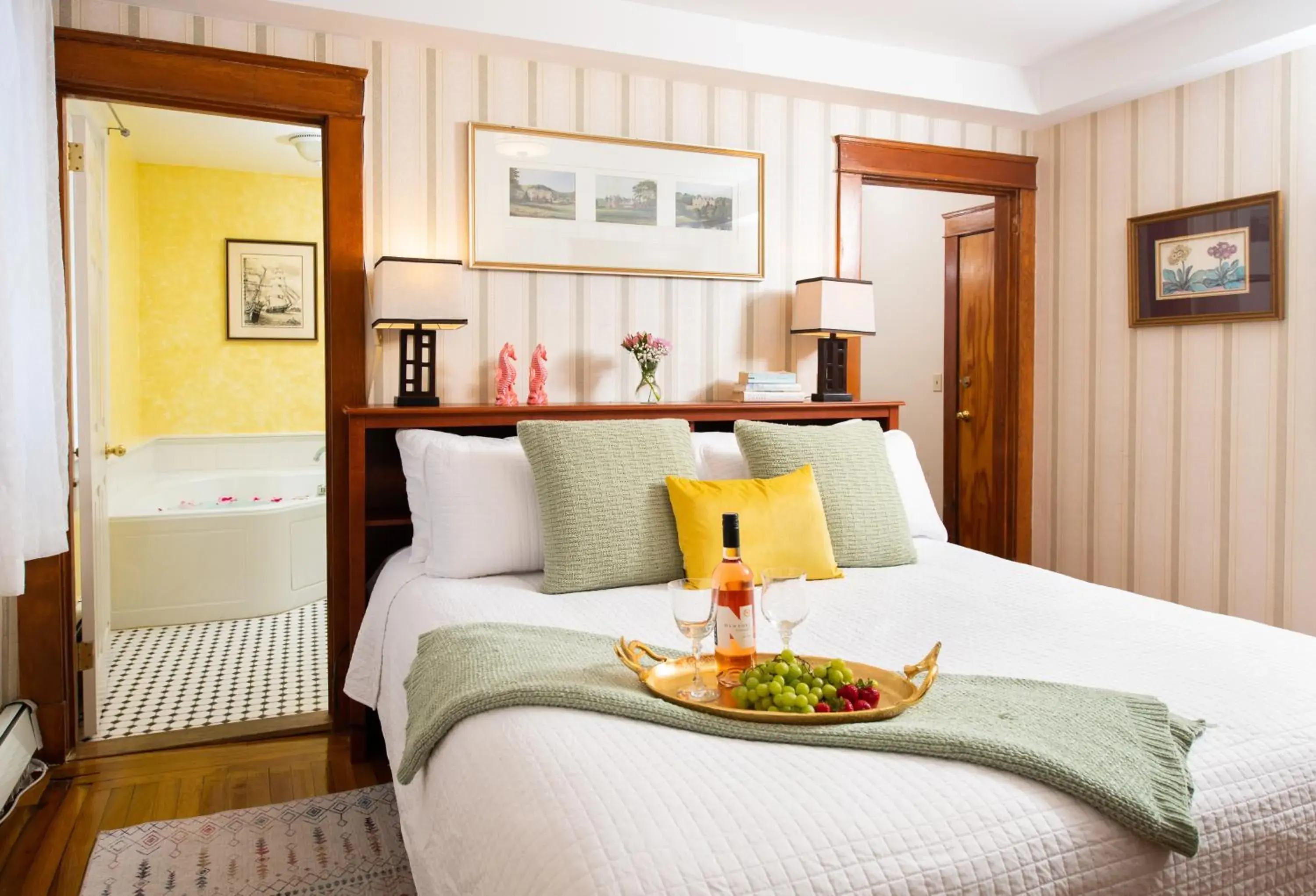 Apartment Suite, Jetted Tub (Pet Friendly) in America's Cup Inn Newport Apartment Suite, Jetted Tub (Pet Friendly) in America's Cup Inn Newport