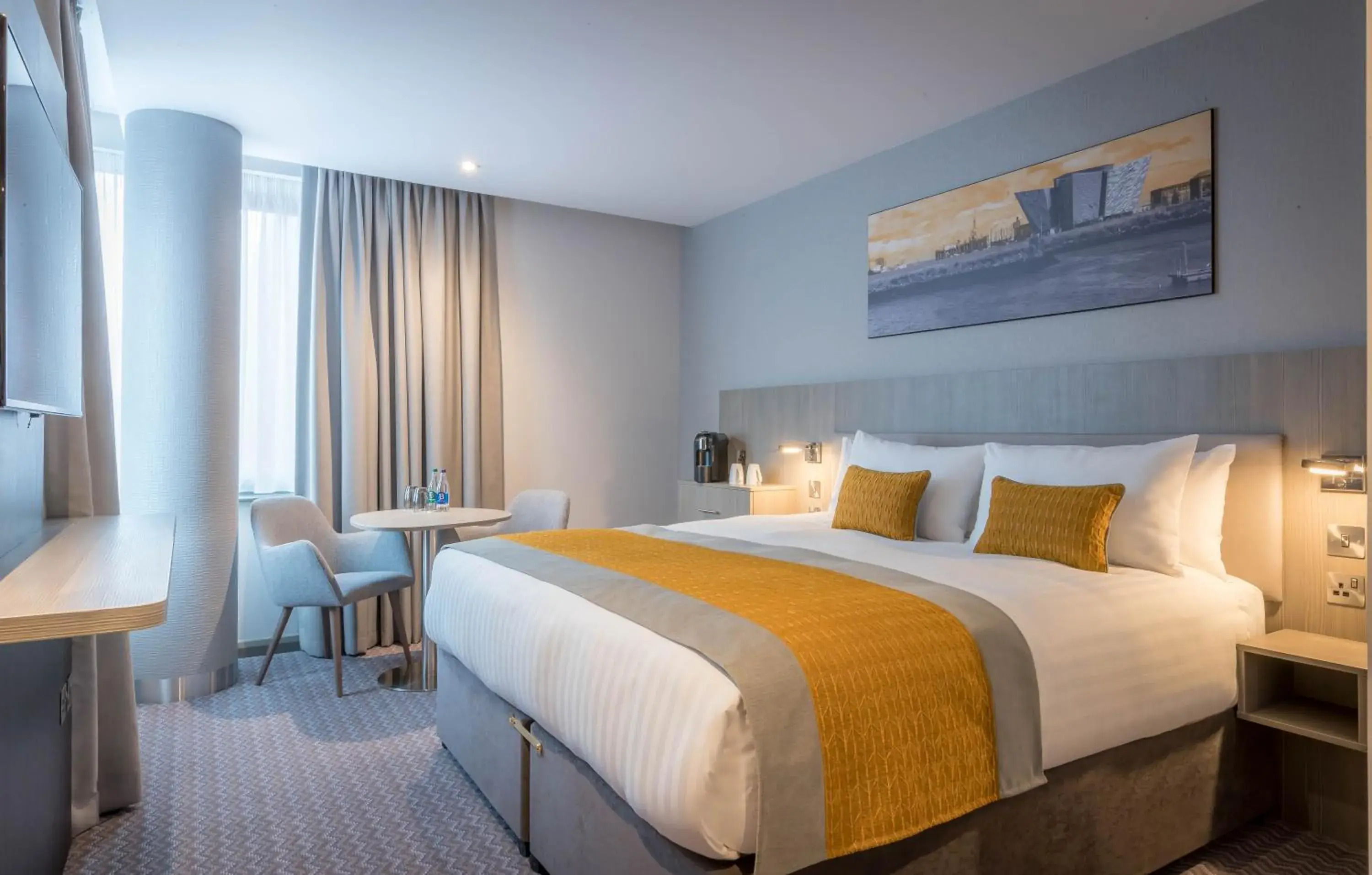 Deluxe King Room in Maldron Hotel Parnell Square Dublin City Deluxe King Room in Maldron Hotel Parnell Square Dublin City