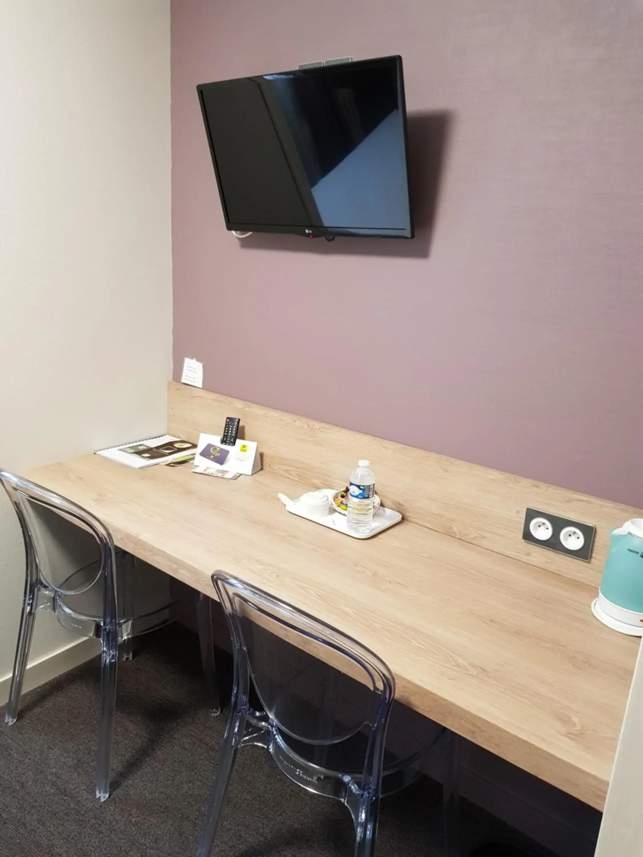 Standard Double Room in Logis Hôtel A la Bonne Auberge Standard Double Room in Logis Hôtel A la Bonne Auberge