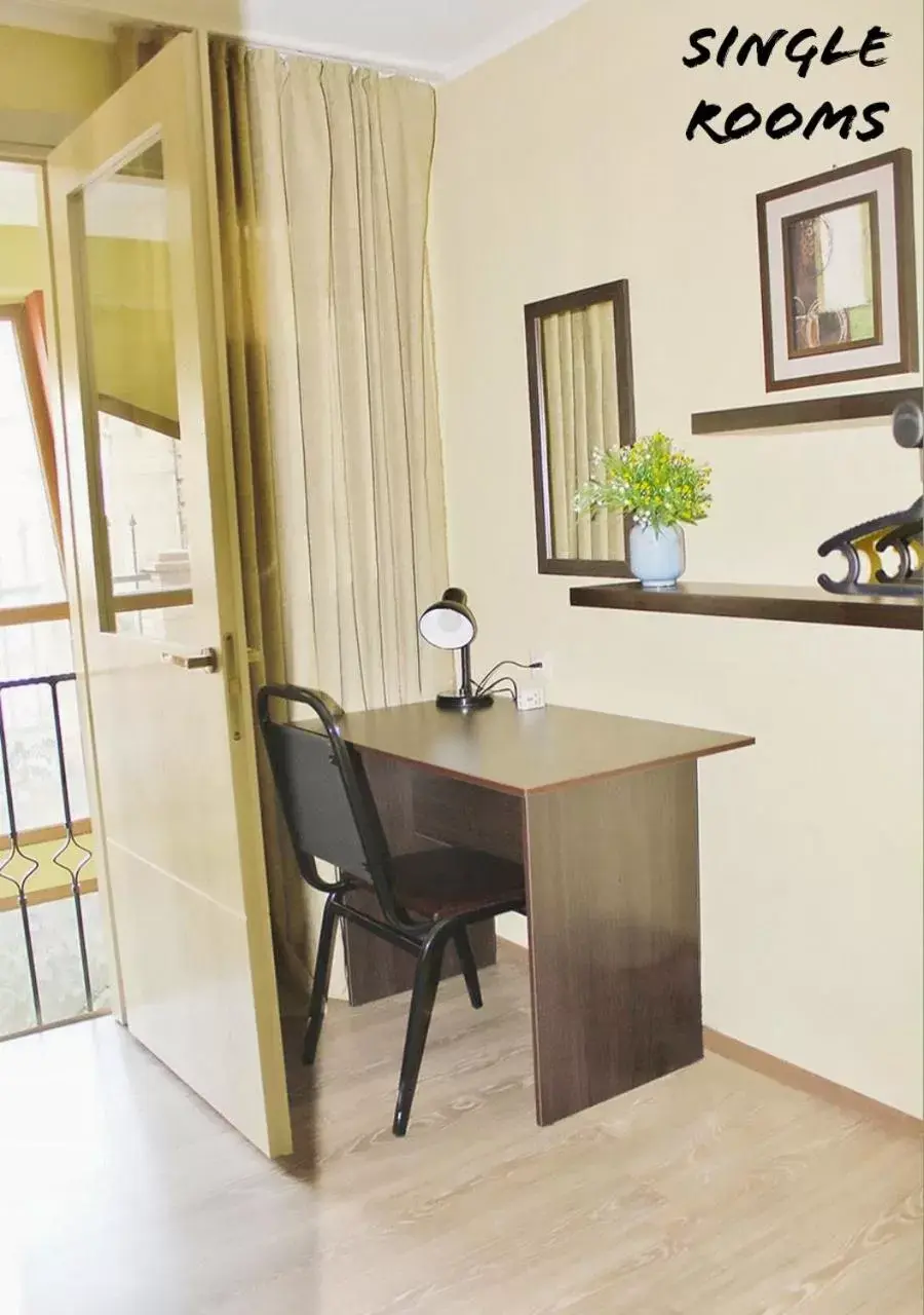 Budget Single Room - single occupancy in Red Fox Guesthouse Budget Single Room - single occupancy in Red Fox Guesthouse