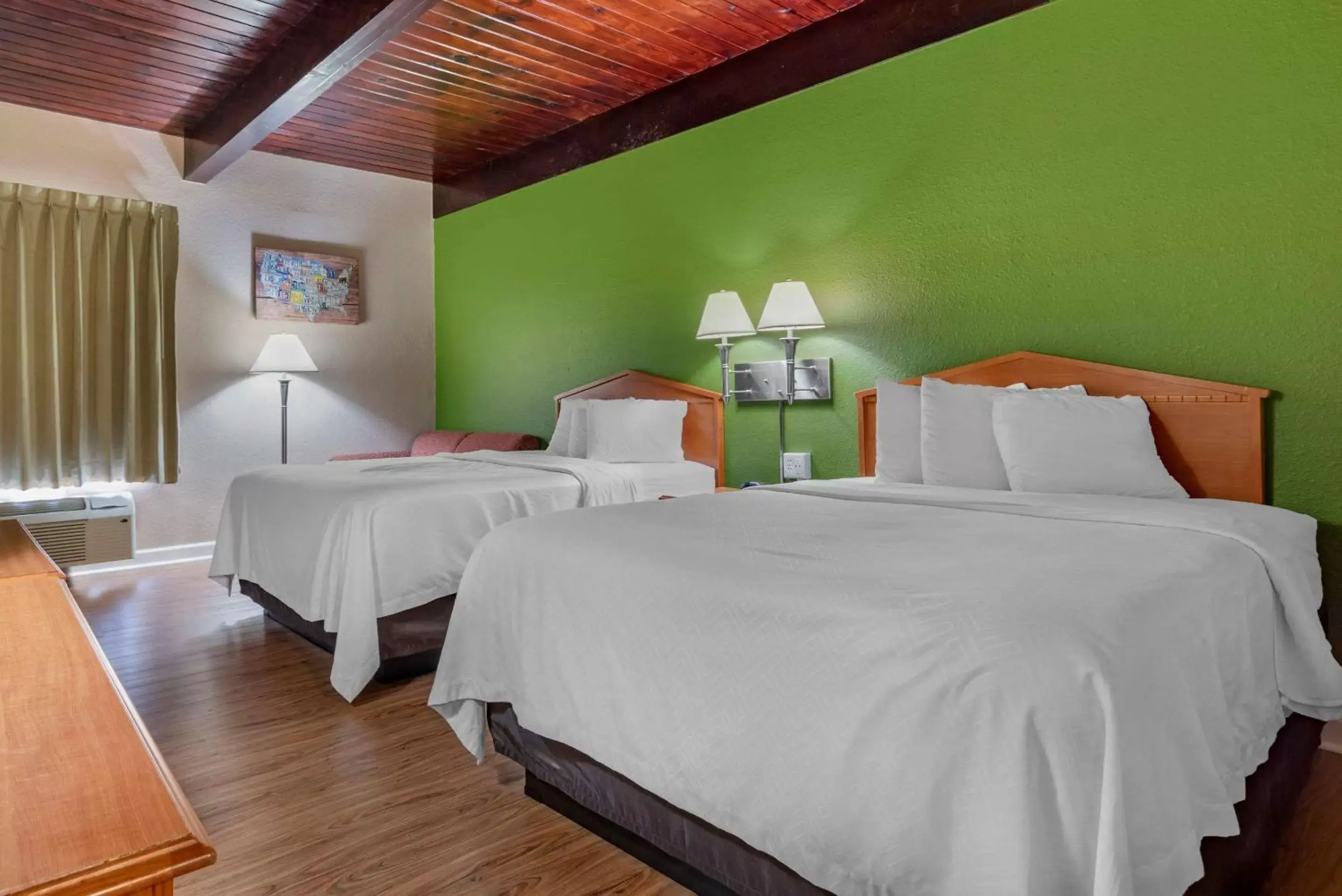 Queen Room with Two Queen Beds - Non Smoking in Econo Lodge Tallahassee Near Capital -University Queen Room with Two Queen Beds - Non Smoking in Econo Lodge Tallahassee Near Capital -University