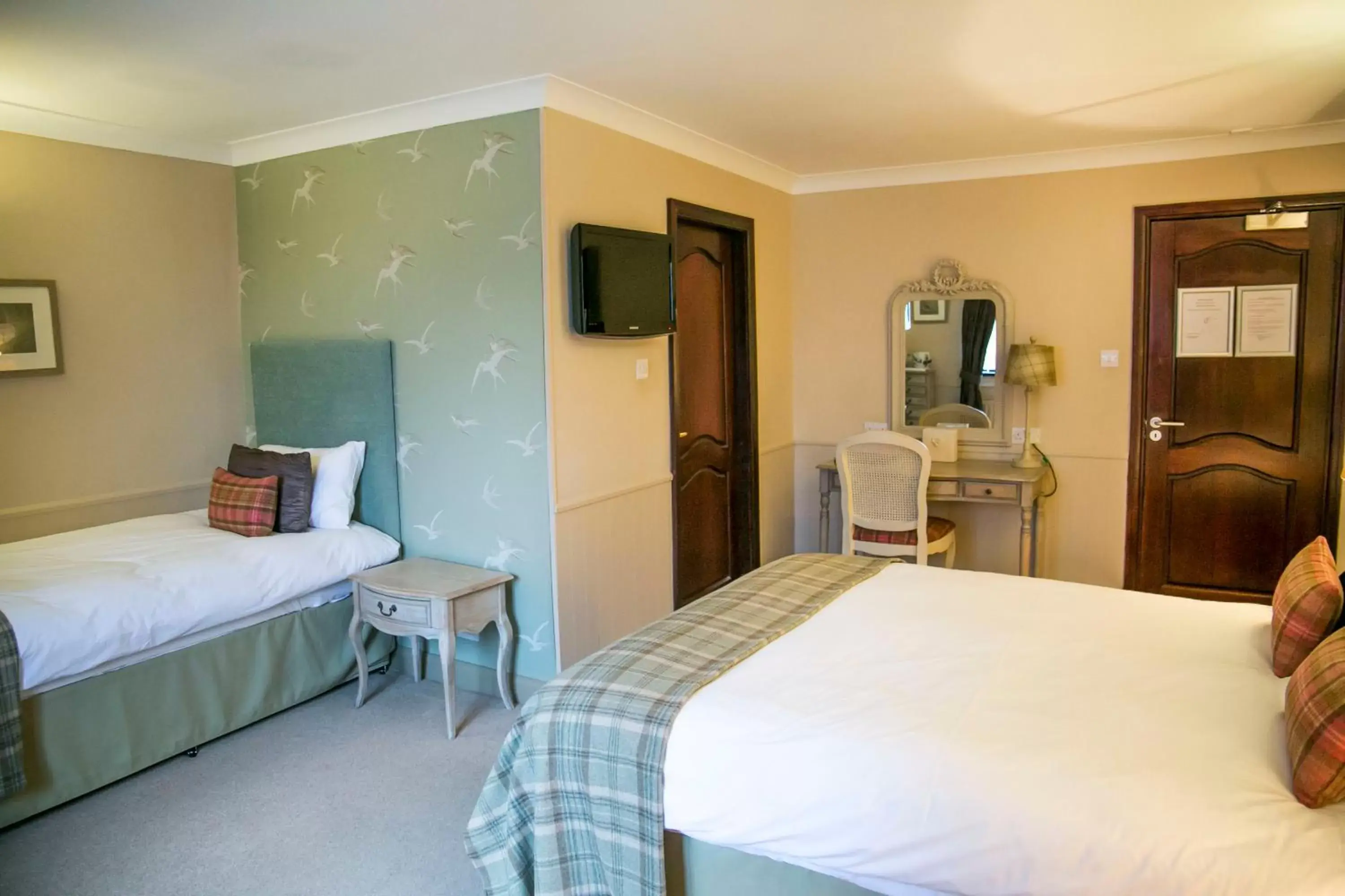 Comfy Family Room – Sleeps 3 (Double Bed & Single Bed) in The Red Lion Hawkshaw Comfy Family Room – Sleeps 3 (Double Bed & Single Bed) in The Red Lion Hawkshaw