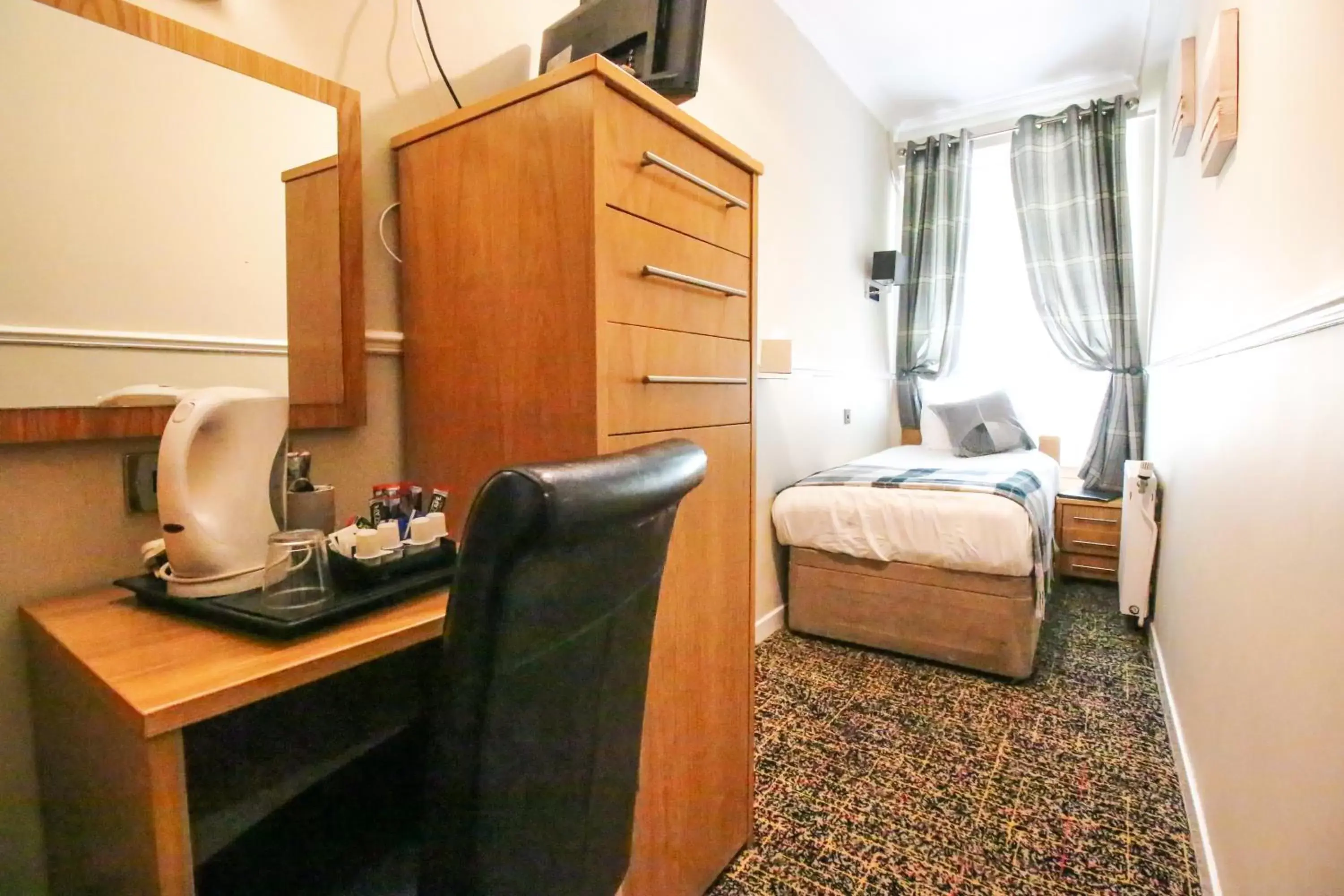 Single Room with Shared Bathroom in Kelvingrove Hotel - Sauchiehall St Single Room with Shared Bathroom in Kelvingrove Hotel - Sauchiehall St