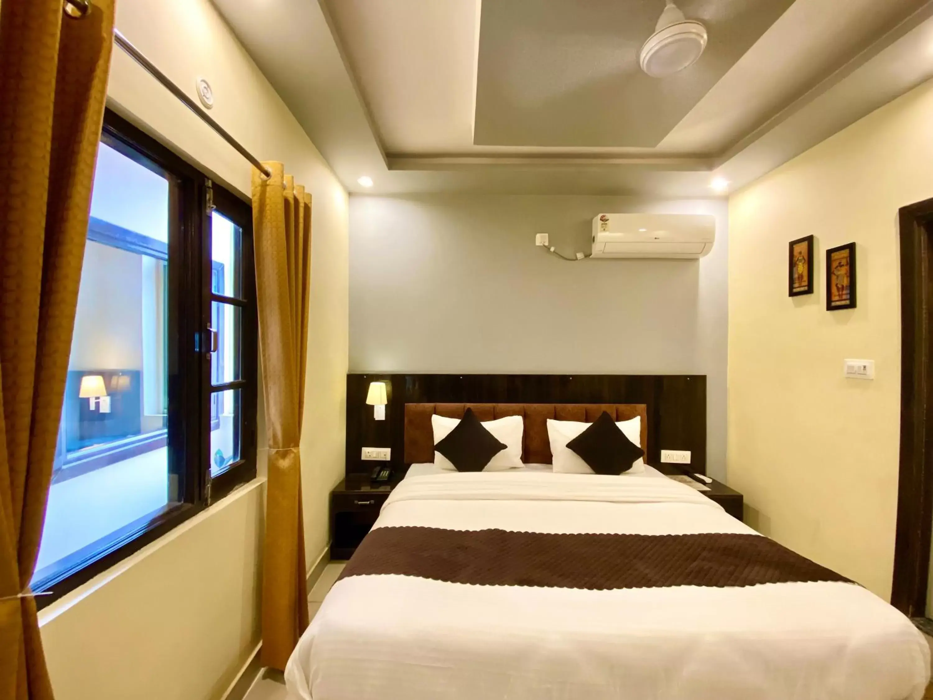 Double Room in Tapovan New Residency By FTP Hotels Double Room in Tapovan New Residency By FTP Hotels