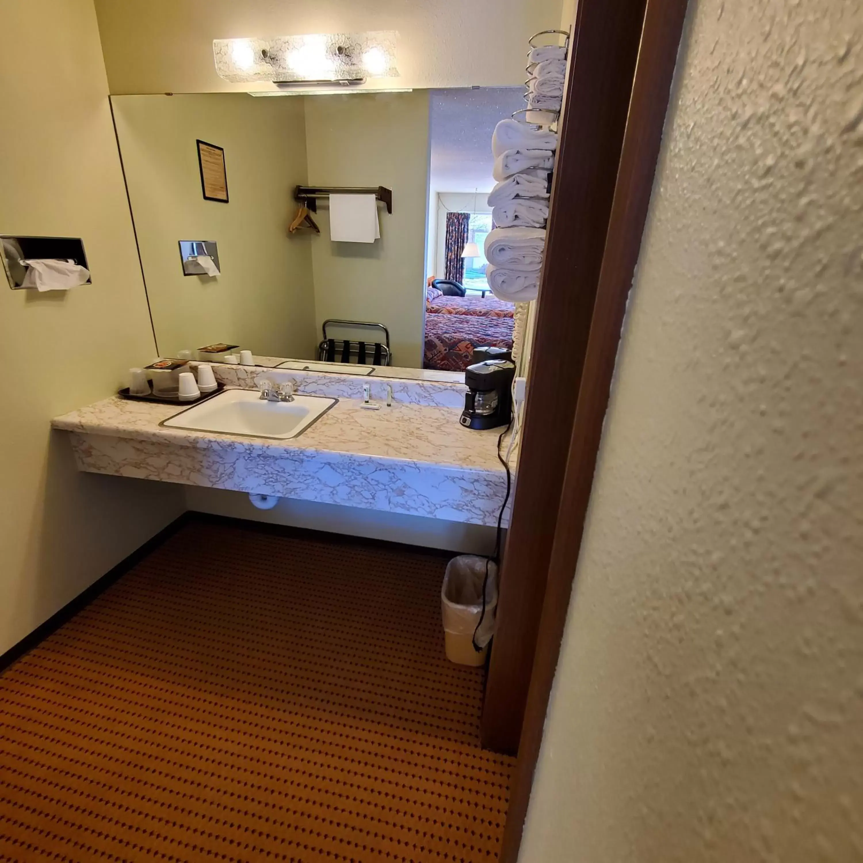 Quadruple Room in Robin Hood Motel Quadruple Room in Robin Hood Motel