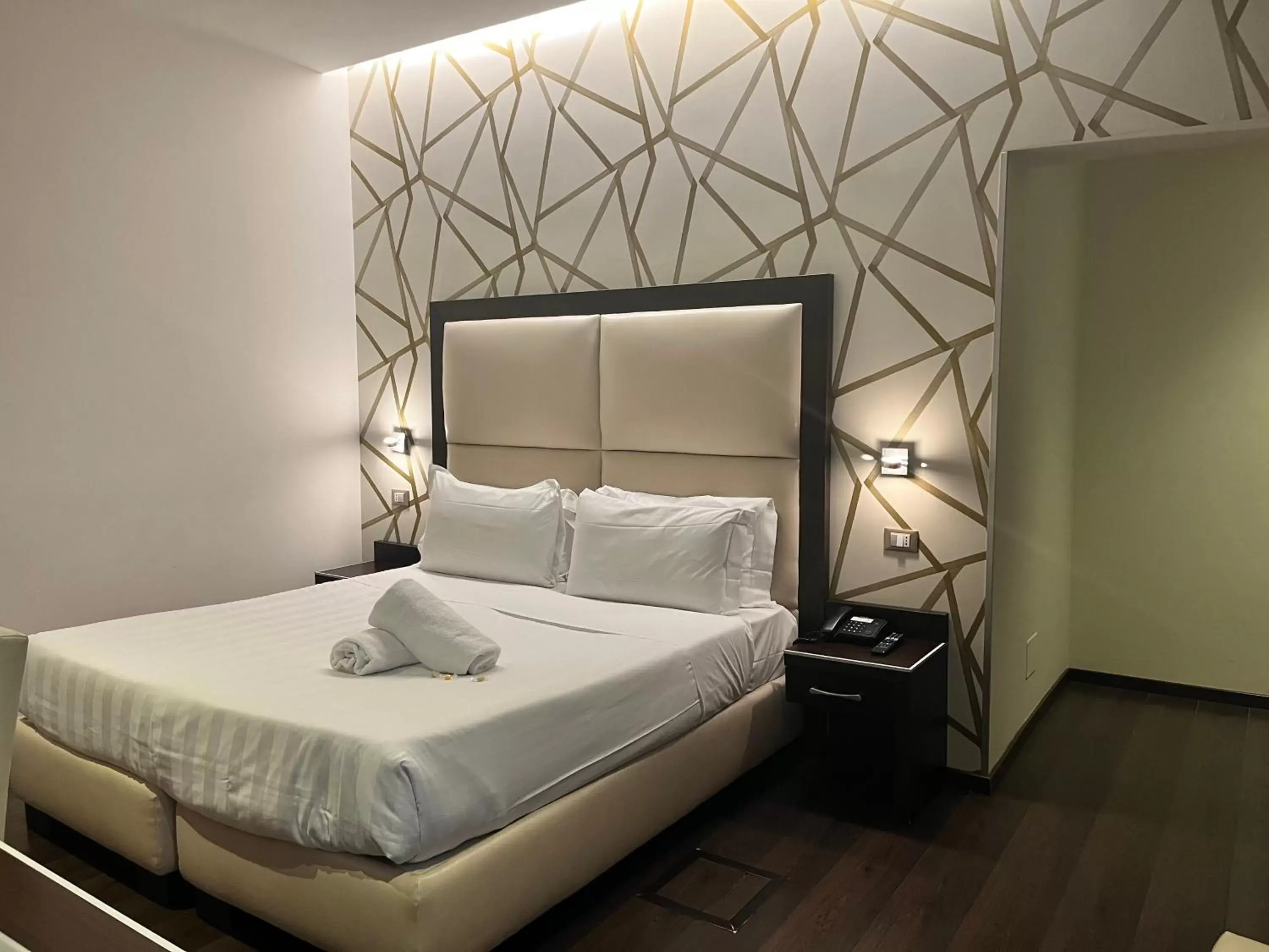 Large Double or Twin Room in Catone District Hotel Large Double or Twin Room in Catone District Hotel