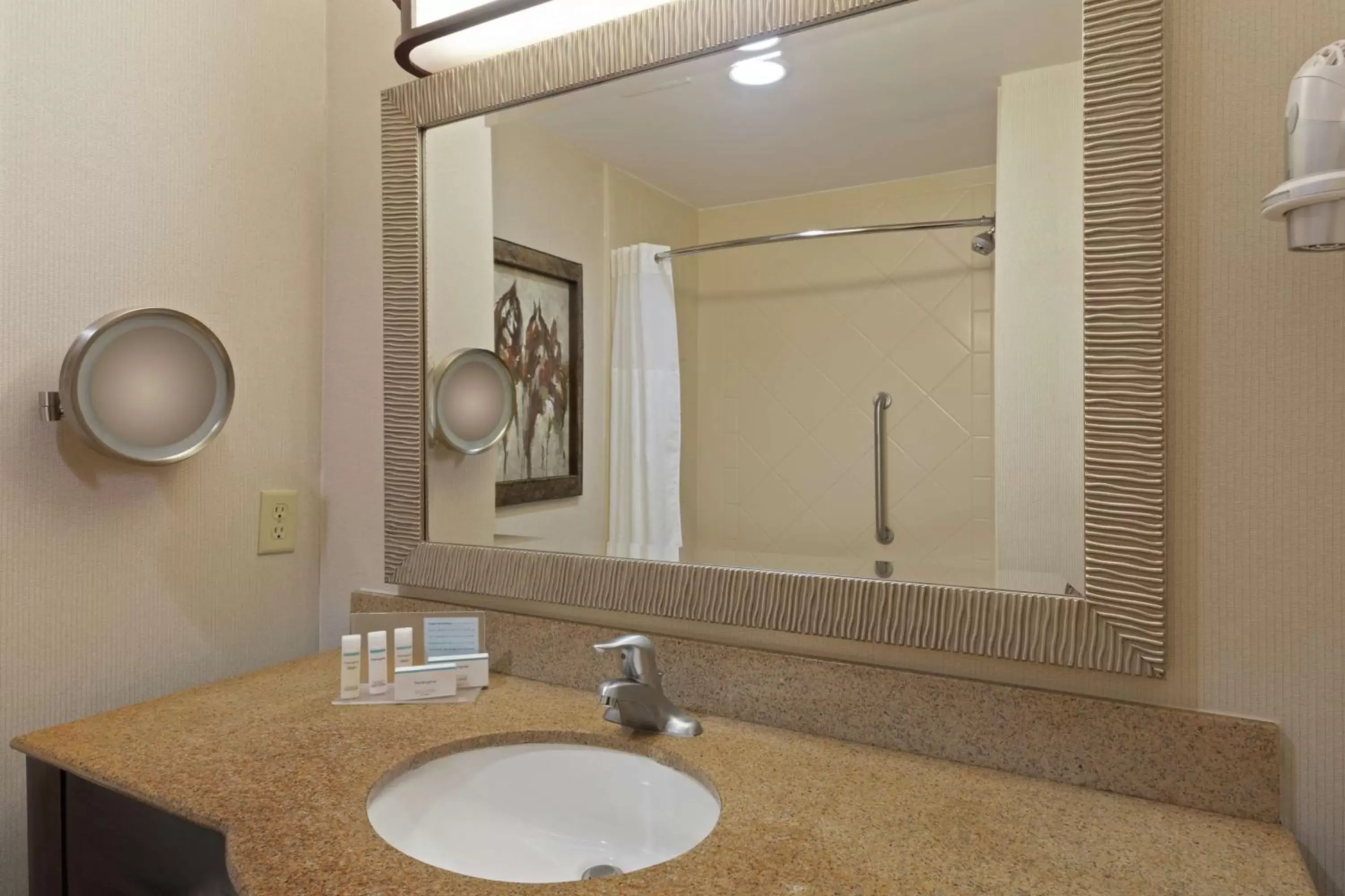 King Room - Mobility Access/Non-Smoking in Hampton Inn & Suites Wellington King Room - Mobility Access/Non-Smoking in Hampton Inn & Suites Wellington